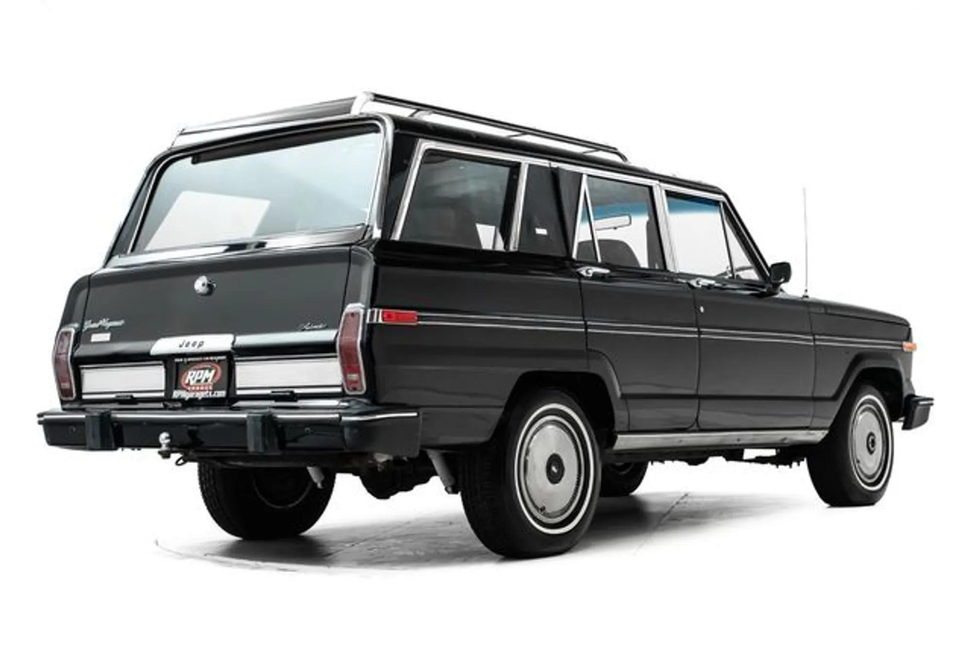 1987 Jeep Grand Wagoneer Ambassador Edition - 4