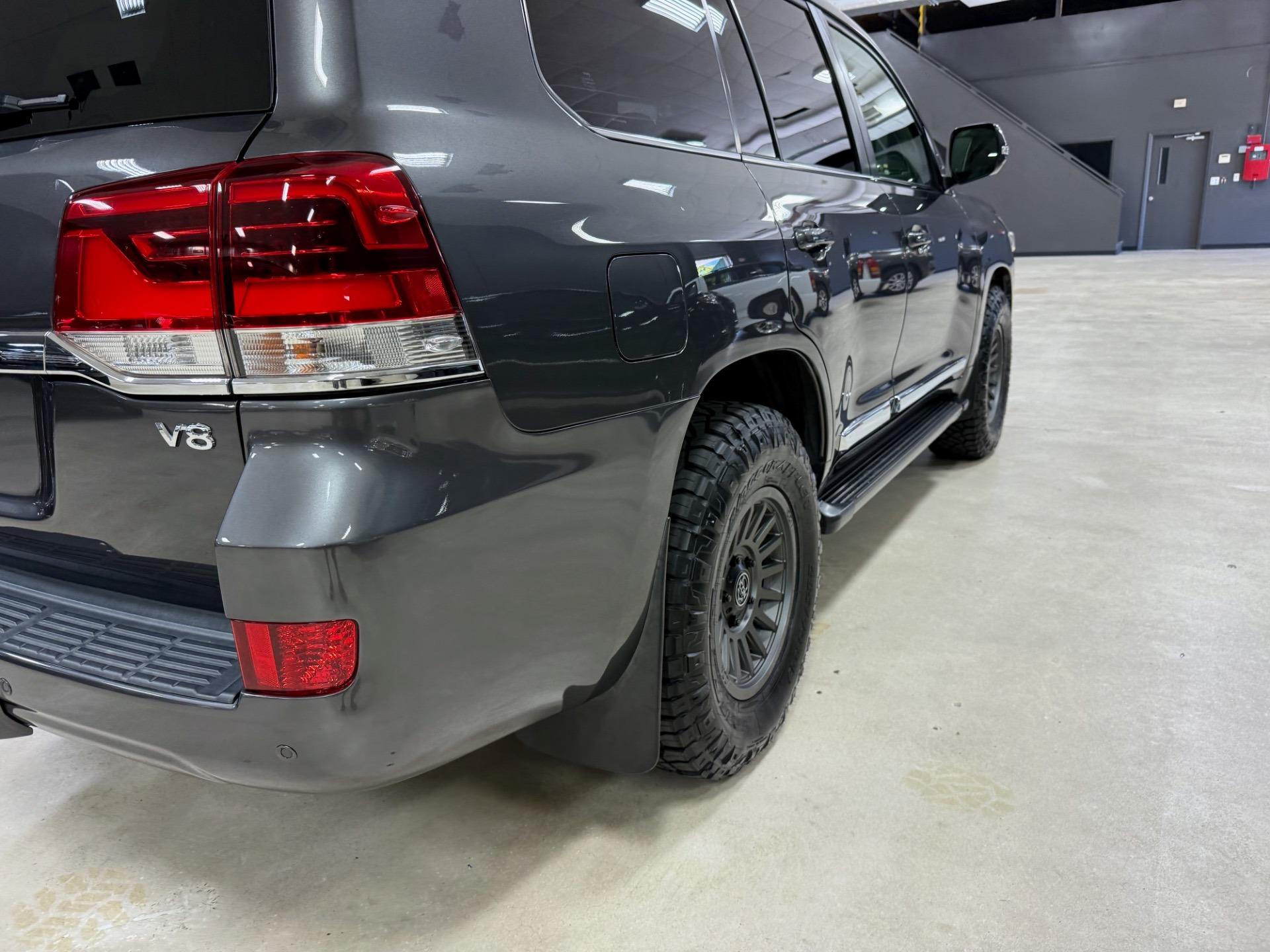 2016 Toyota Land Cruiser