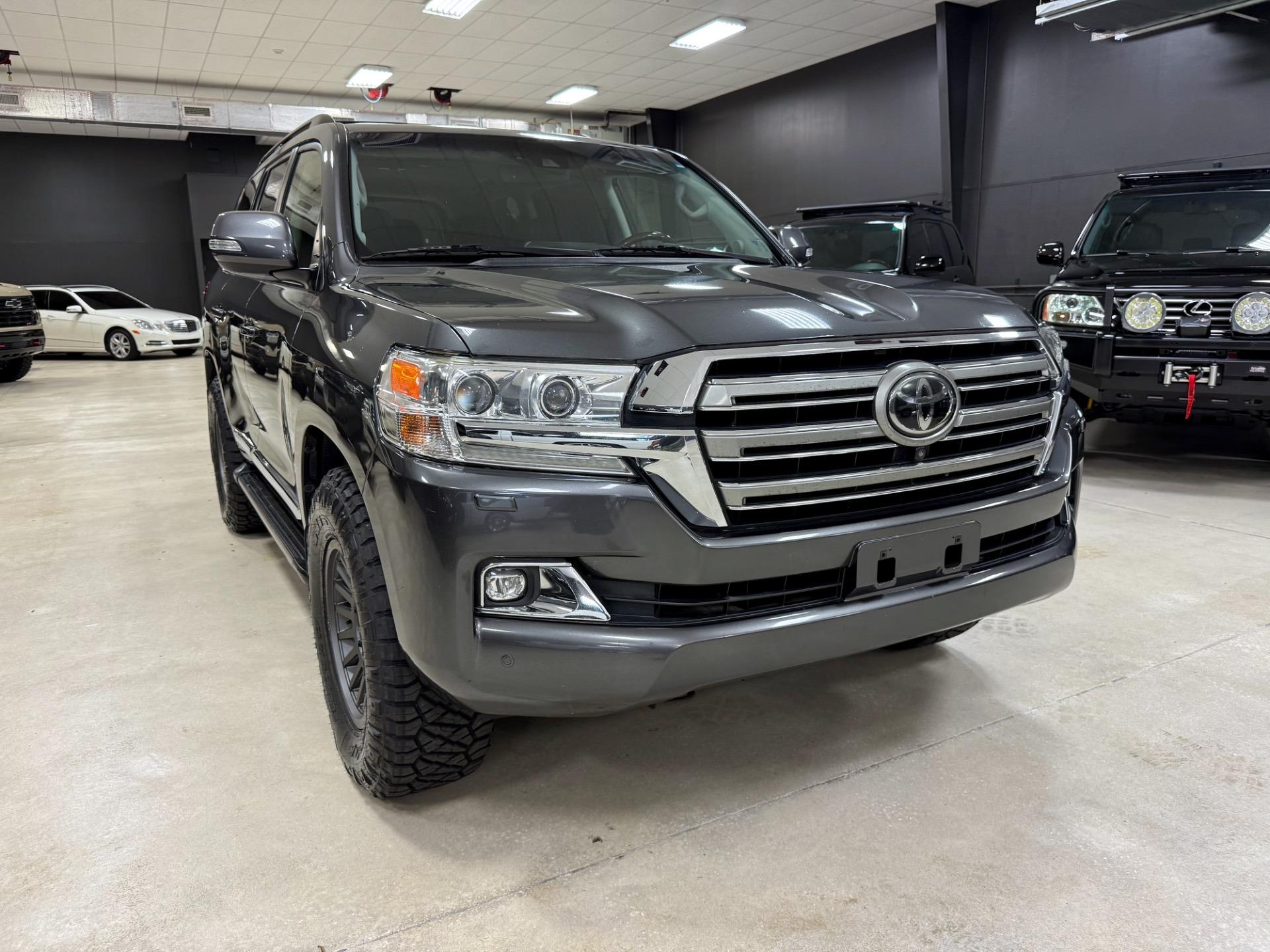 2016 Toyota Land Cruiser