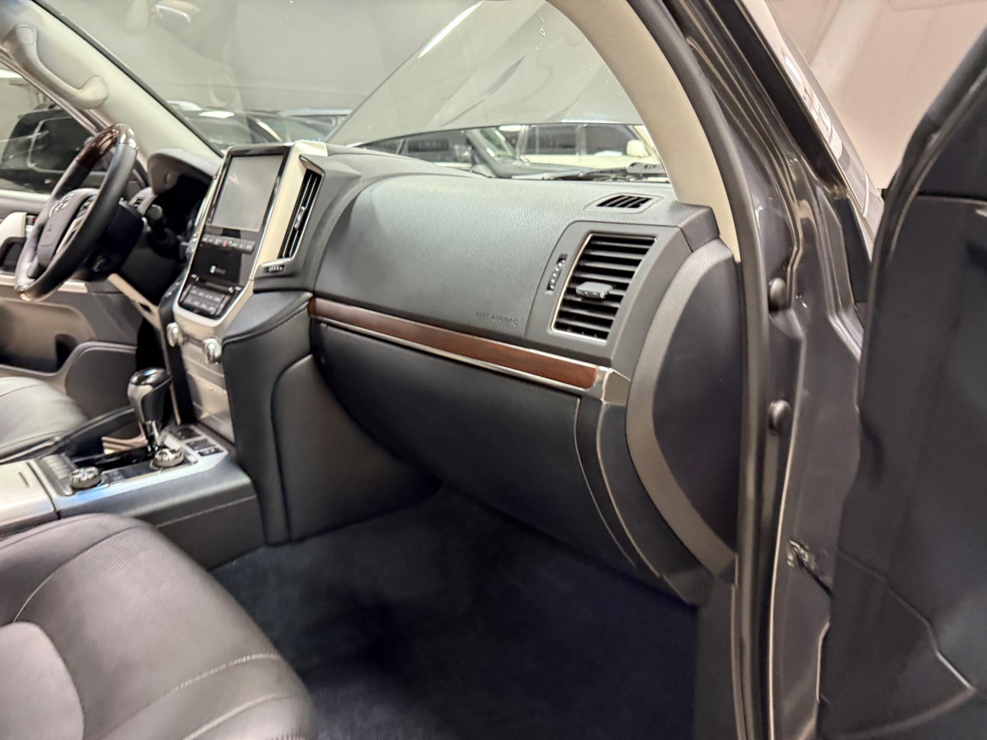 2016 Toyota Land Cruiser