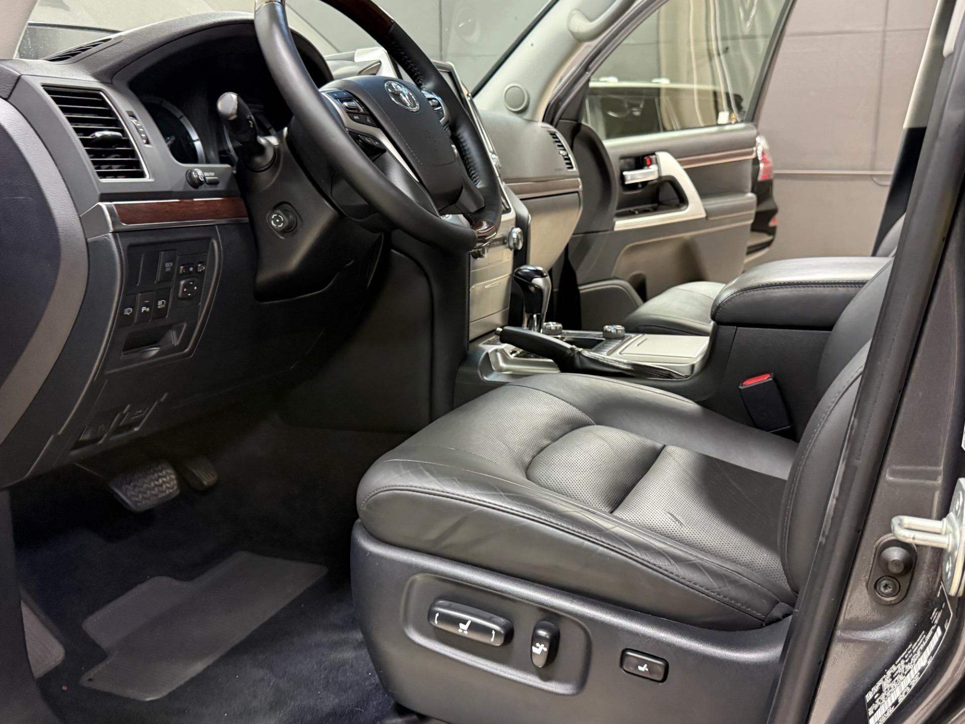 2016 Toyota Land Cruiser