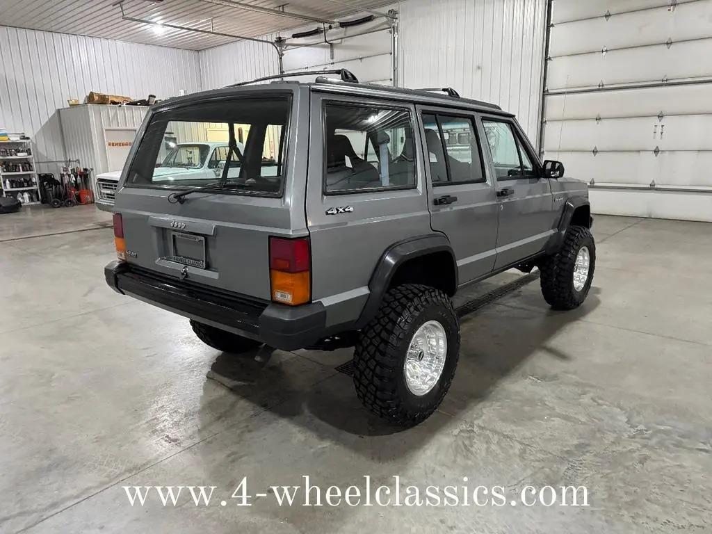 1992 Jeep Cherokee Sport - 5