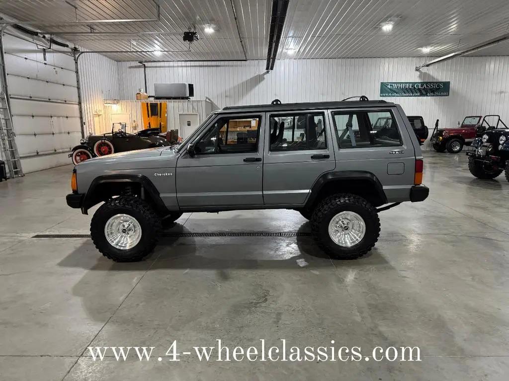 1992 Jeep Cherokee Sport - 2