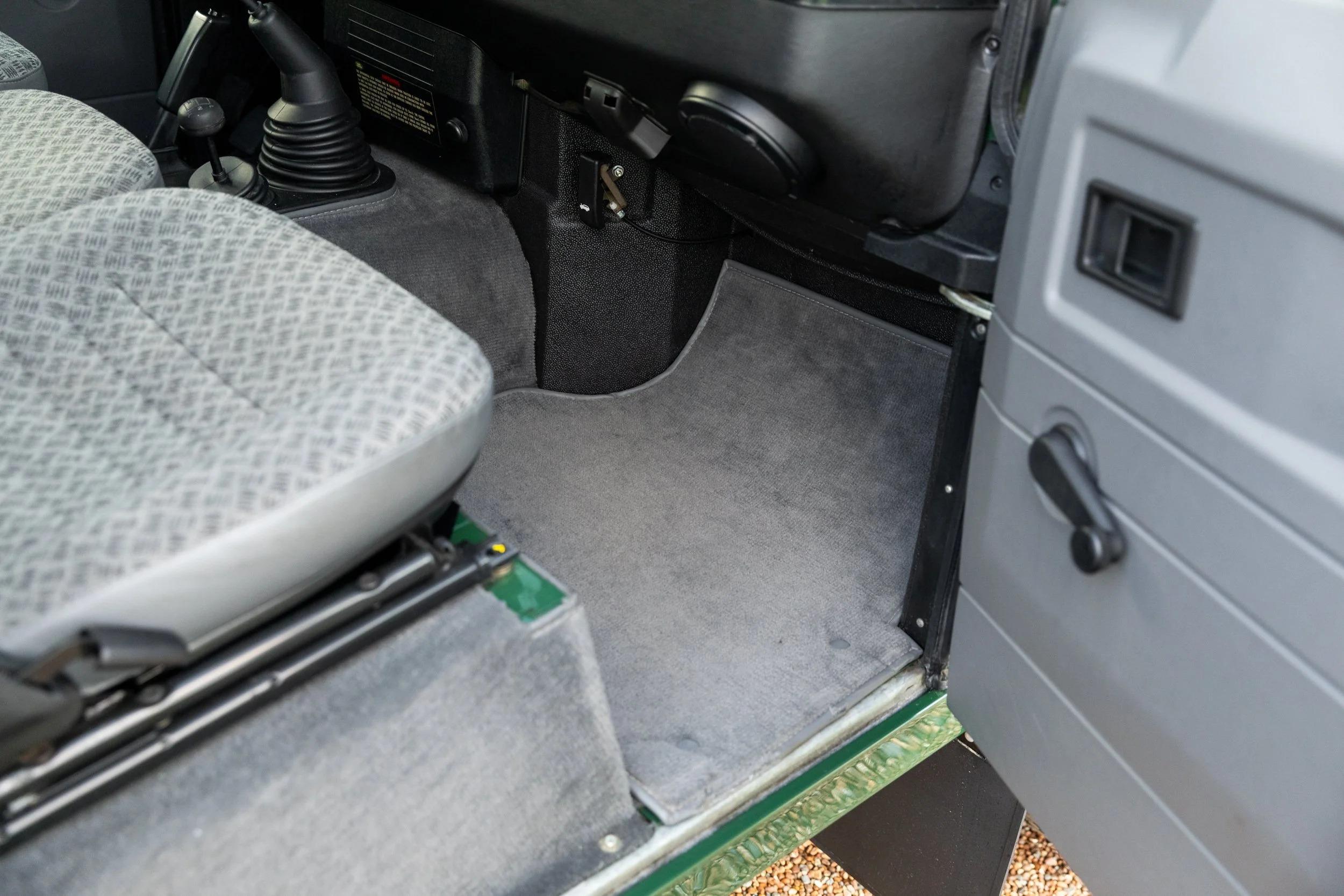 2000 Land Rover Defender 90