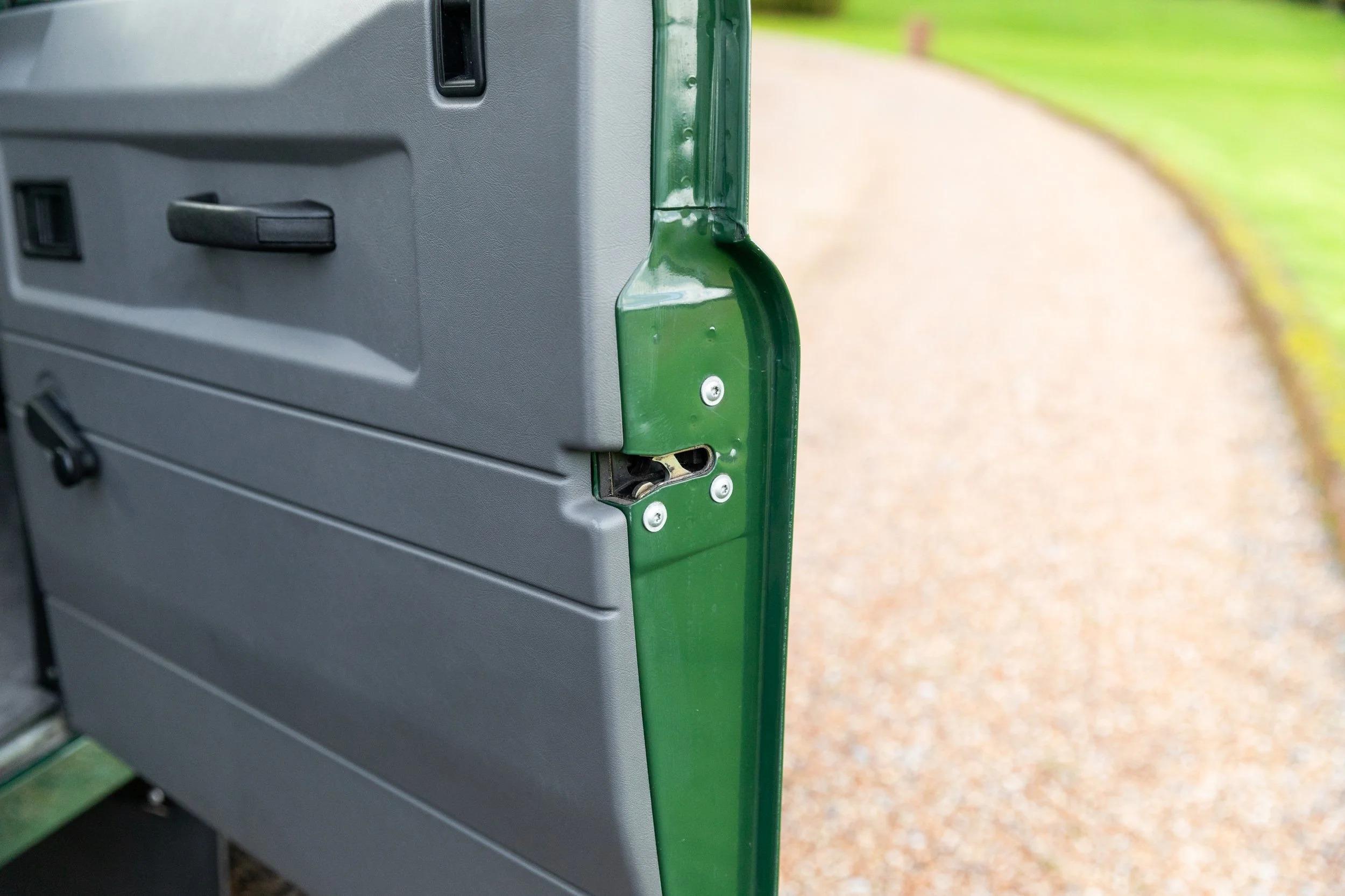 2000 Land Rover Defender 90