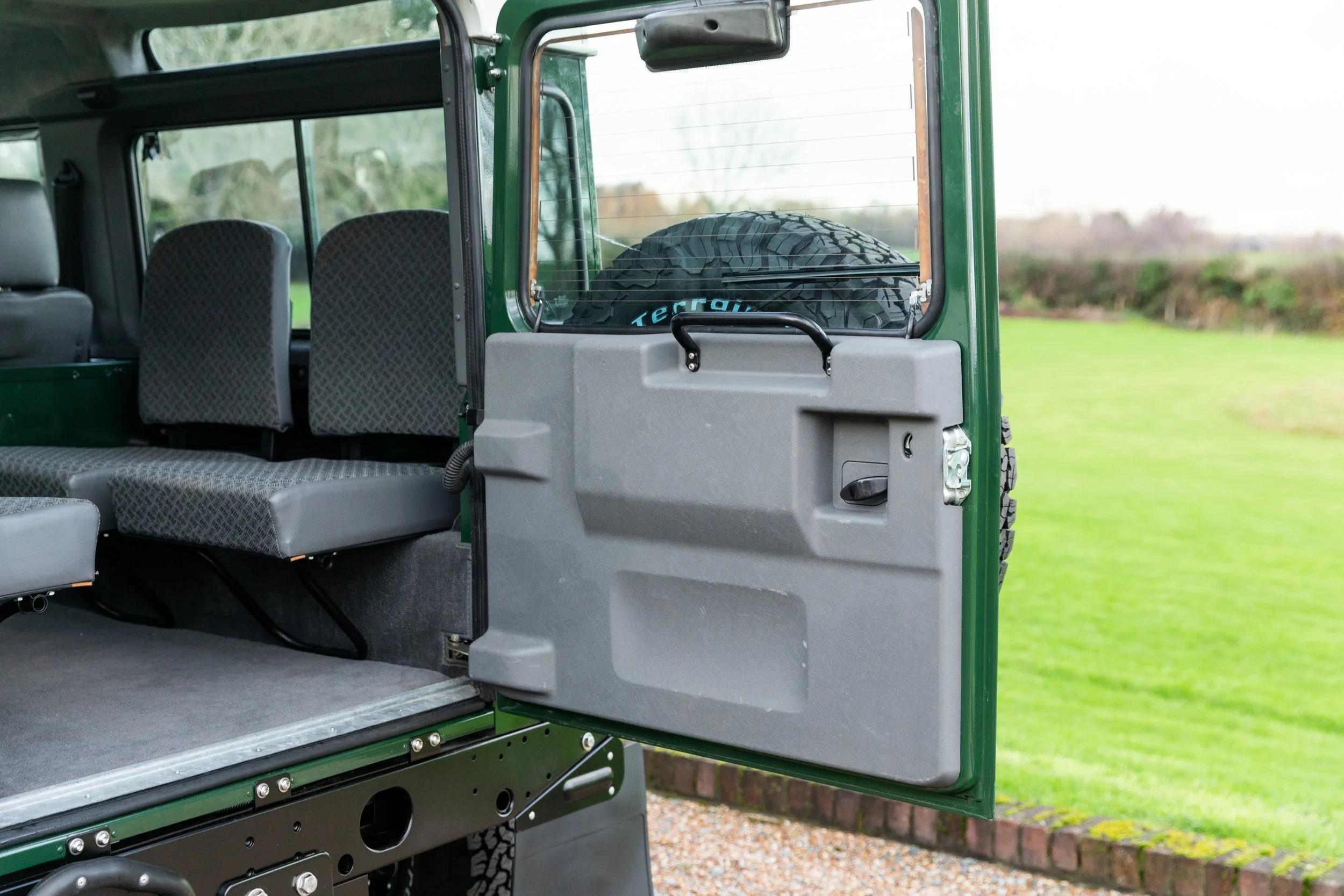 2000 Land Rover Defender 90