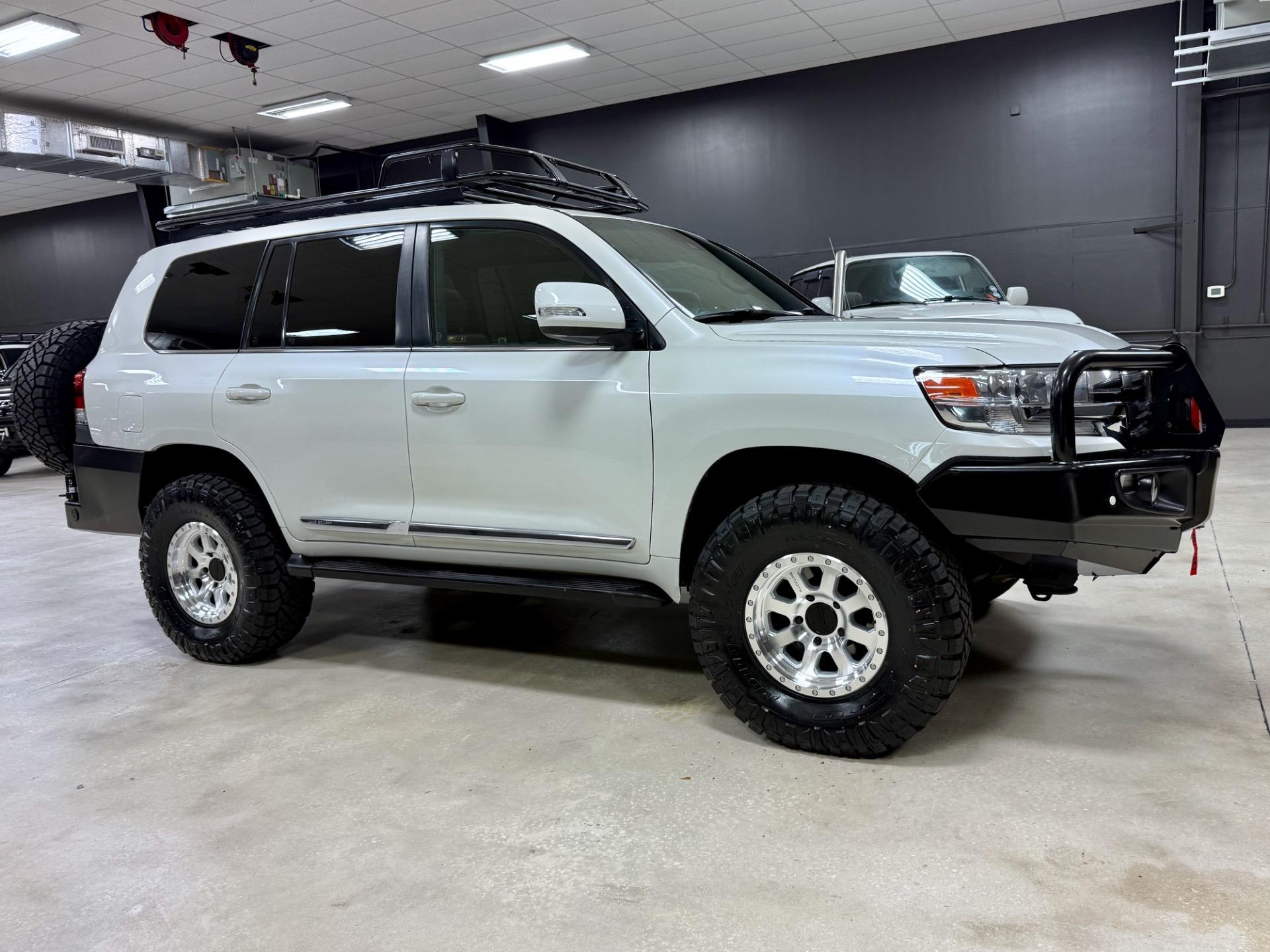 2017 Toyota Land Cruiser - 5