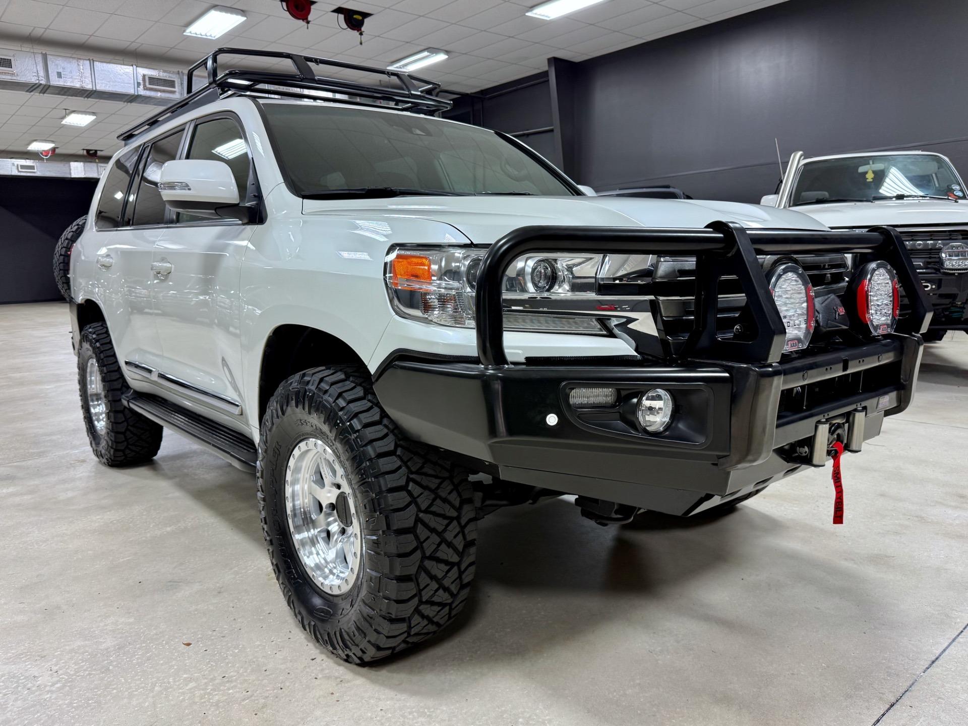 2017 Toyota Land Cruiser - 4