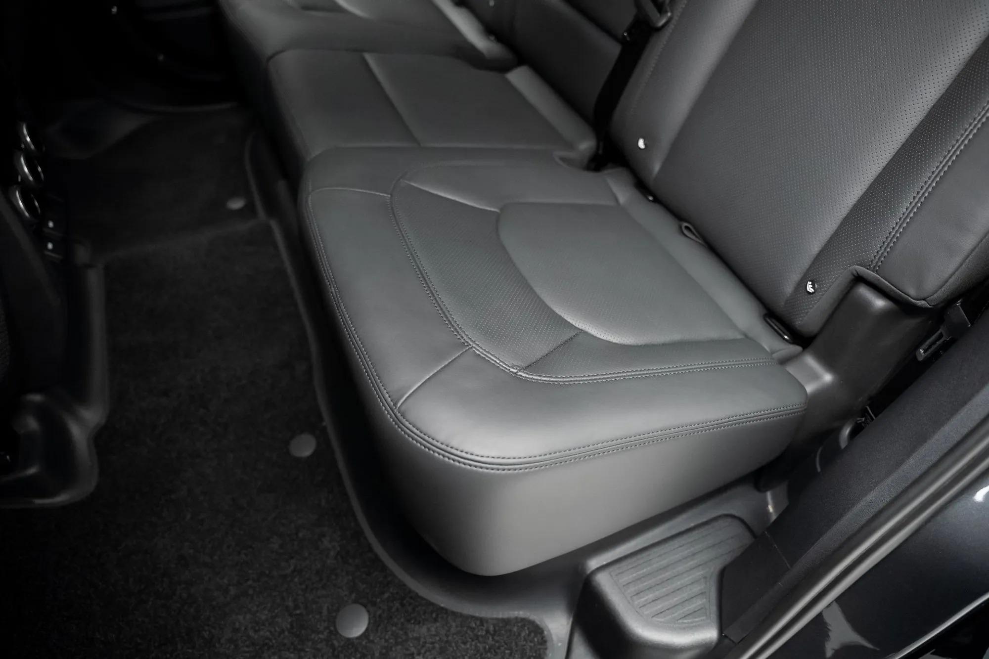 2024 Land Rover Defender 110 Carpathian Edition