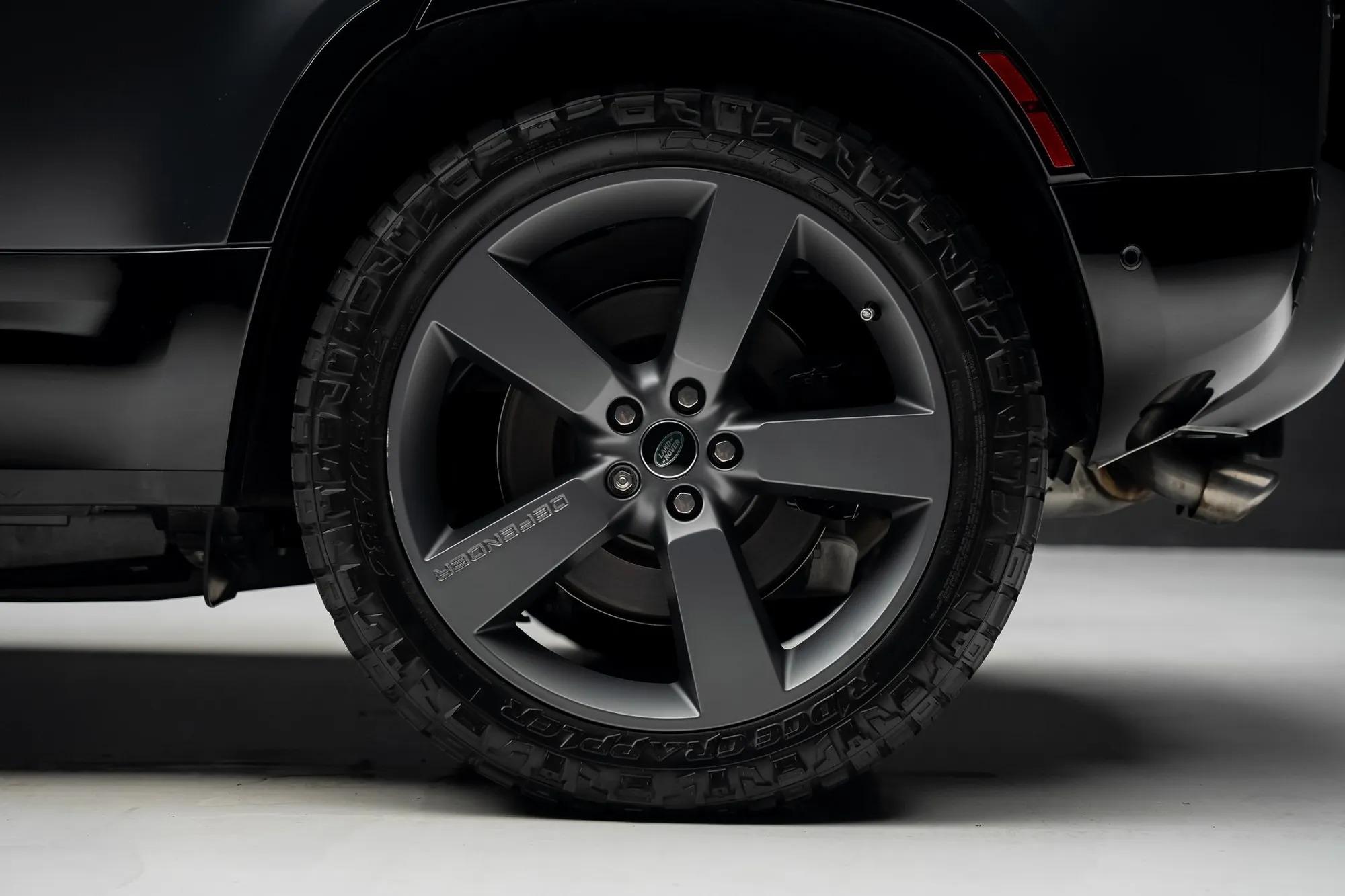 2024 Land Rover Defender 110 Carpathian Edition