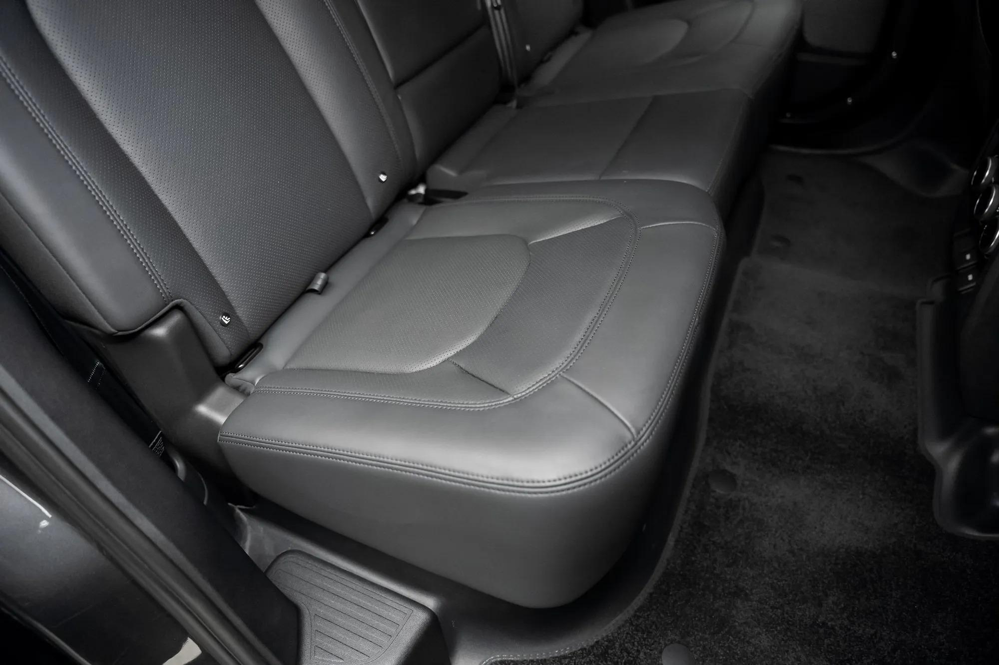 2024 Land Rover Defender 110 Carpathian Edition