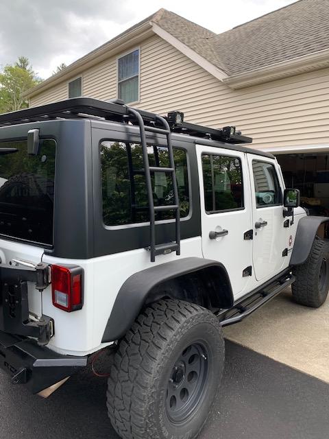 2015 Jeep Wrangler Unlimited Sahara - 4