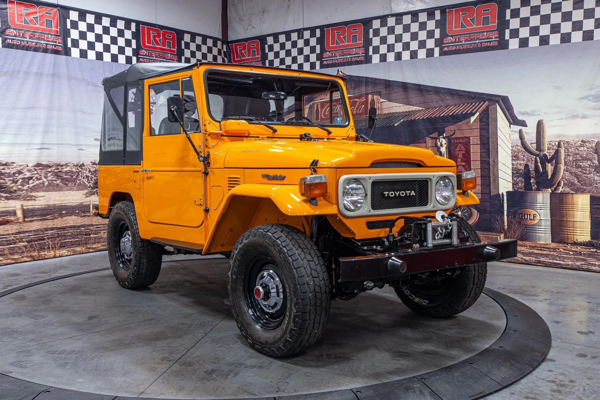 1981 Toyota Land Cruiser FJ40 - 2