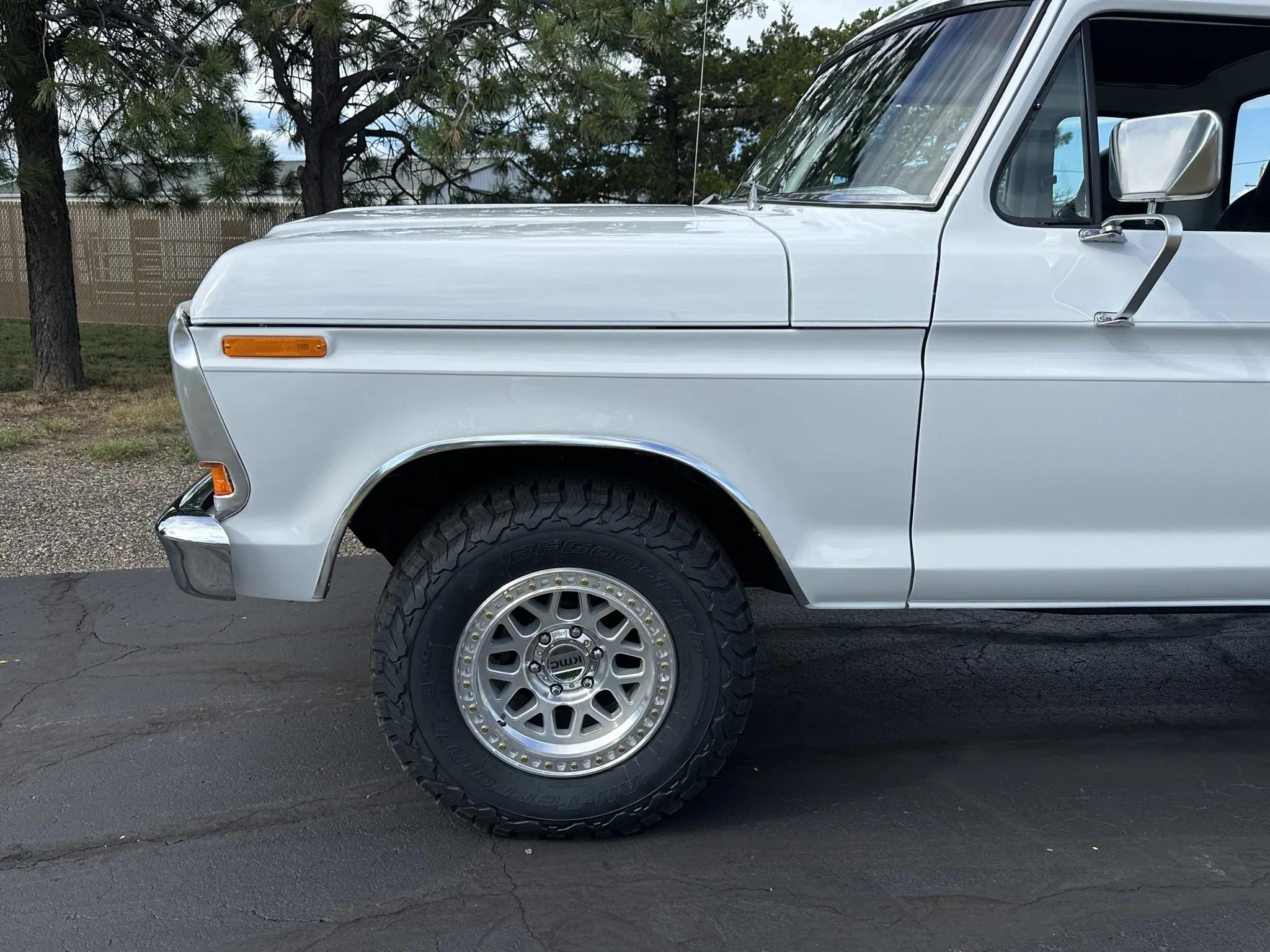 Modified 1975 Ford F-250 SuperCab 4×4