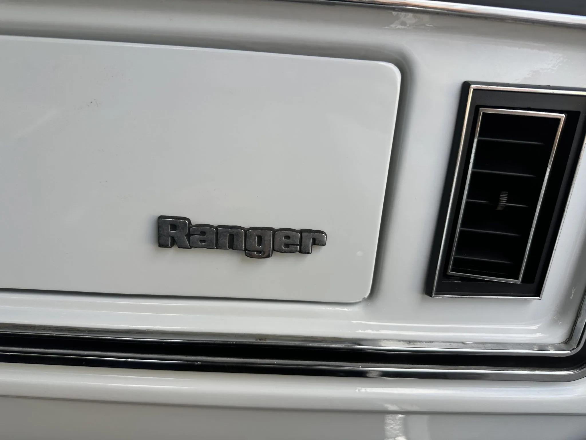 Modified 1975 Ford F-250 SuperCab 4×4