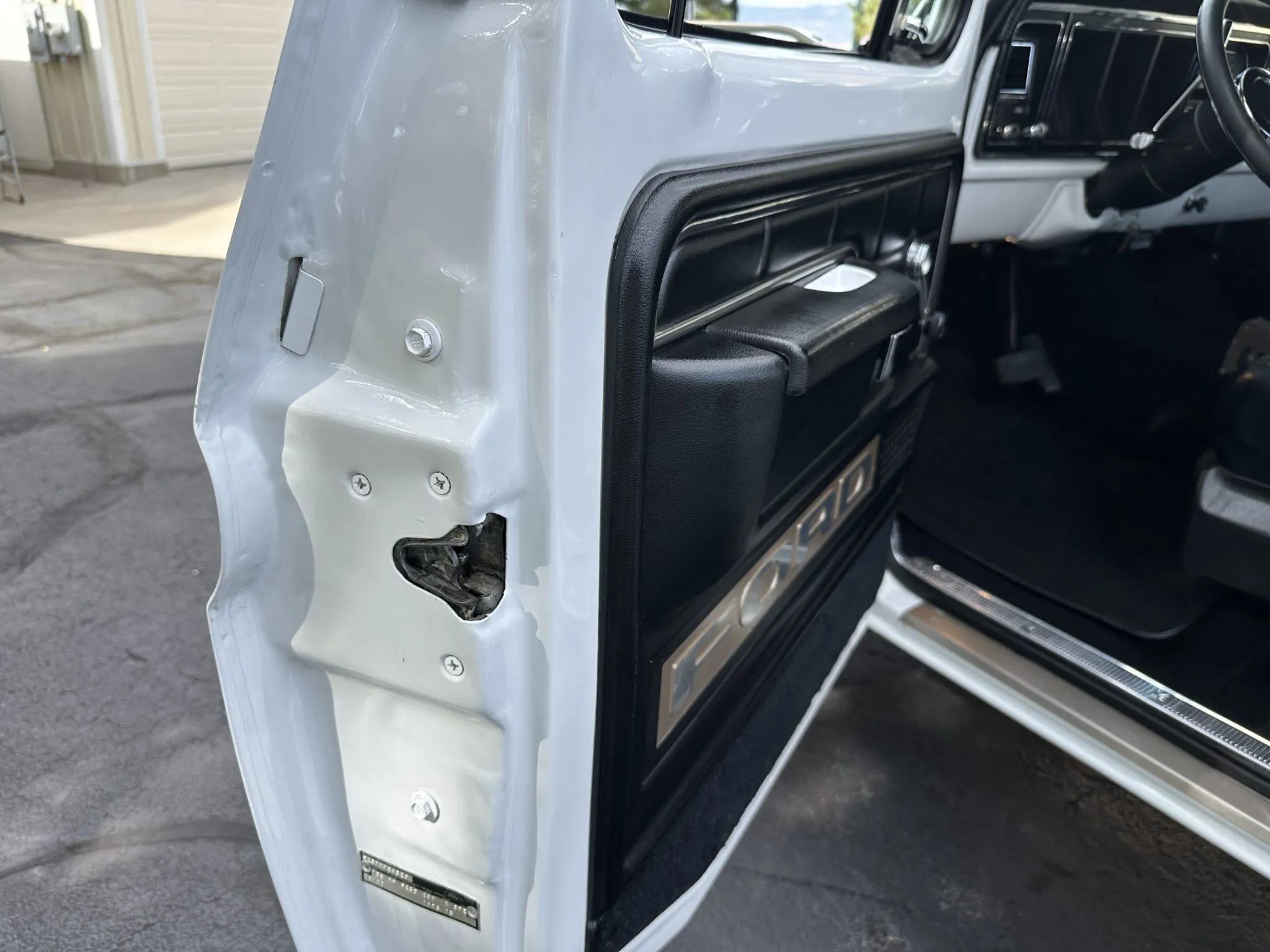 Modified 1975 Ford F-250 SuperCab 4×4