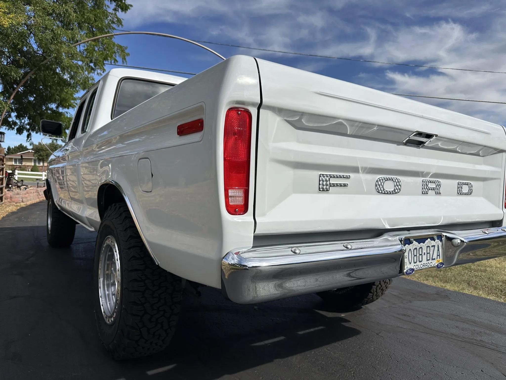Modified 1975 Ford F-250 SuperCab 4×4