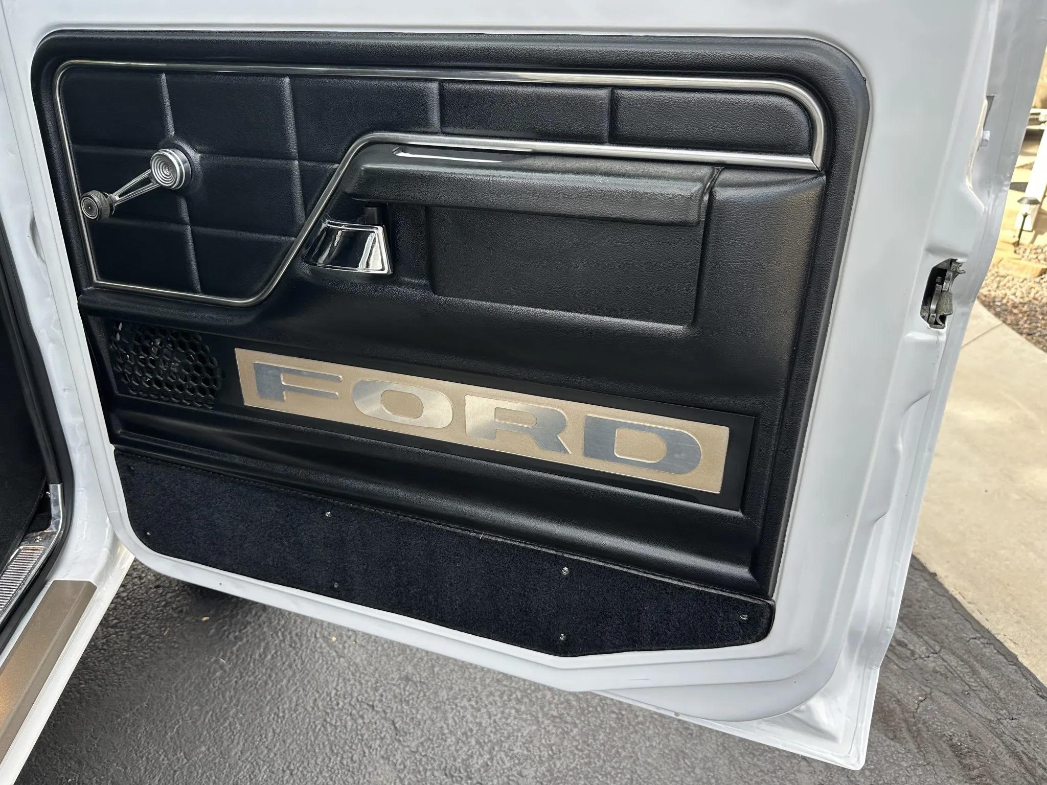 Modified 1975 Ford F-250 SuperCab 4×4