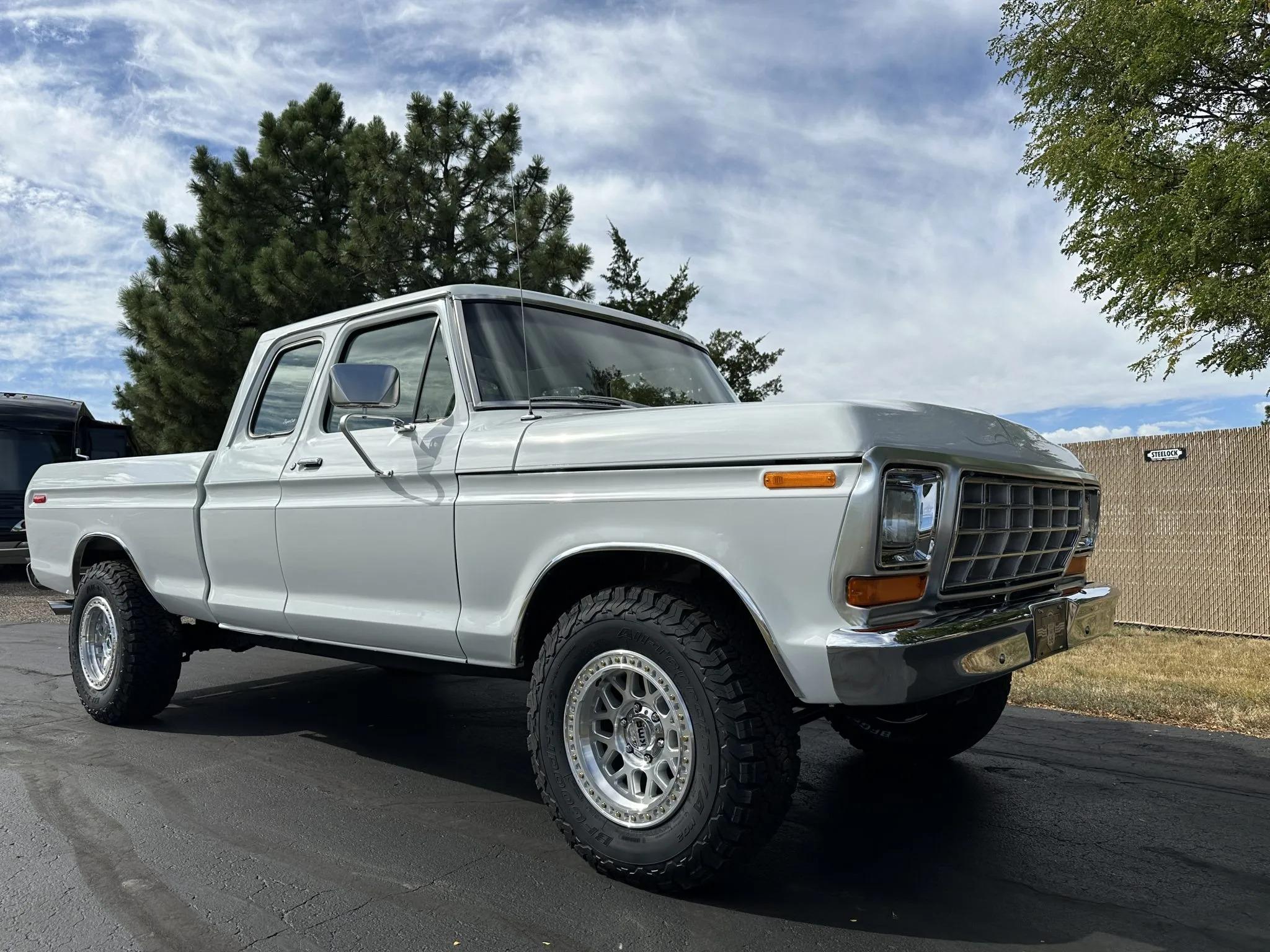 Modified 1975 Ford F-250 SuperCab 4×4