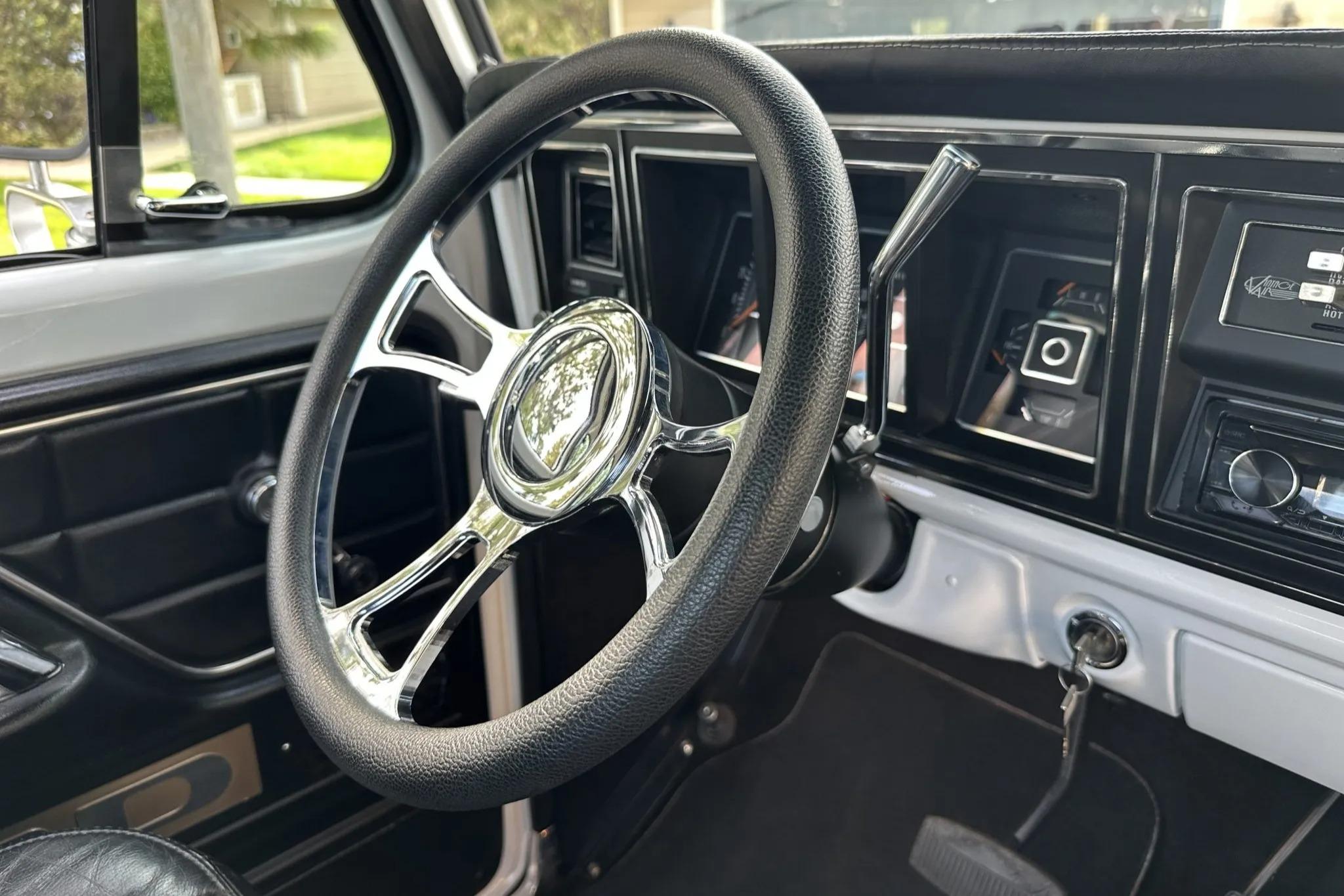 Modified 1975 Ford F-250 SuperCab 4×4