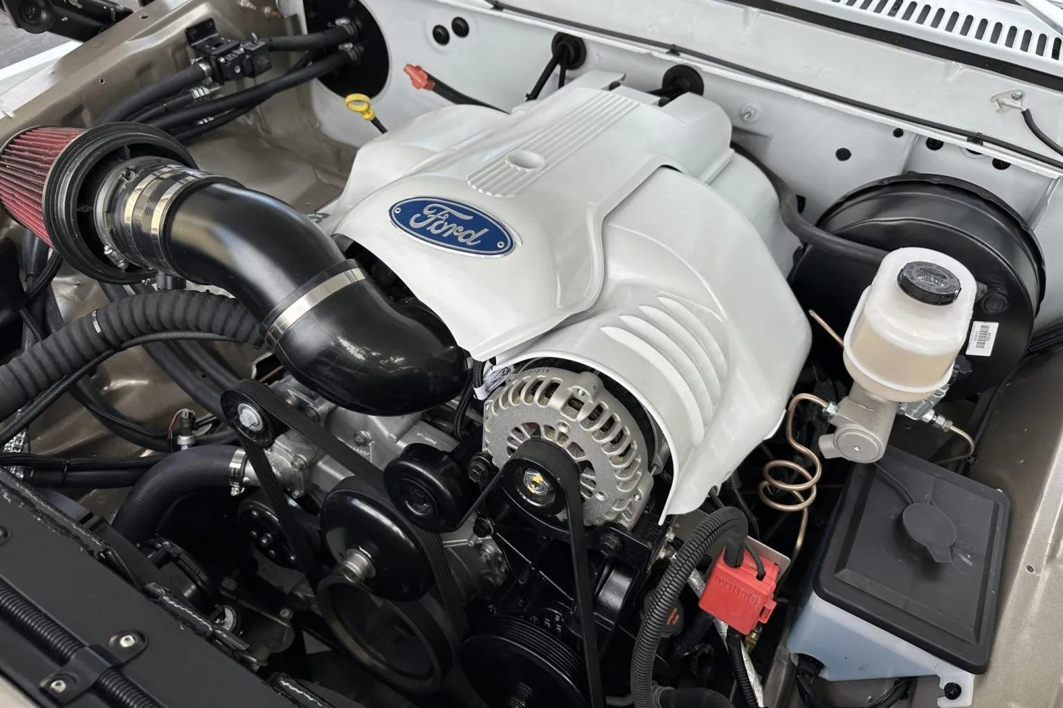 Modified 1975 Ford F-250 SuperCab 4×4