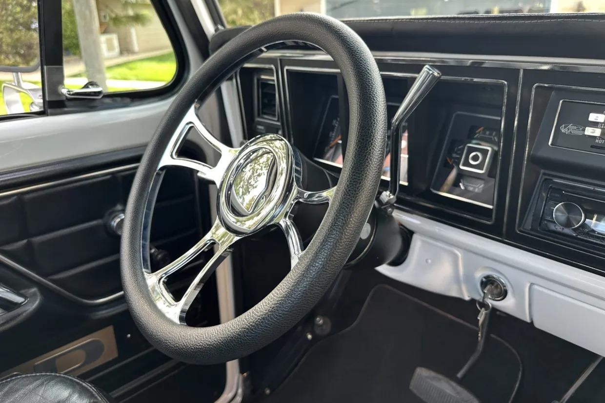 Modified 1975 Ford F-250 SuperCab 4×4