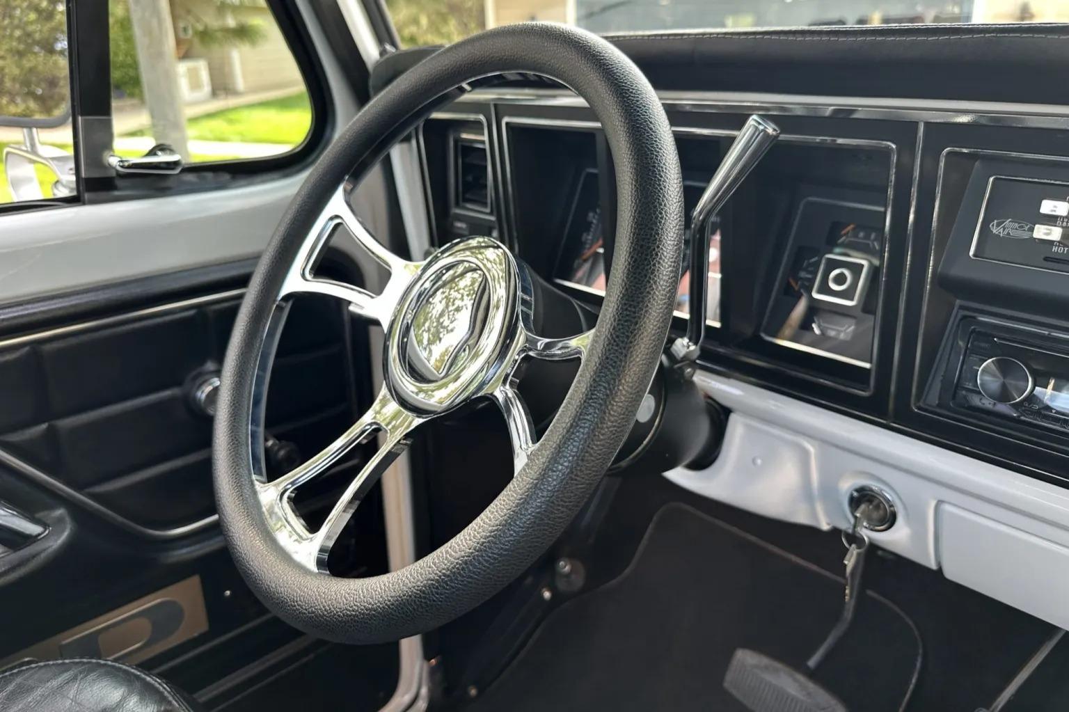 Modified 1975 Ford F-250 SuperCab 4×4