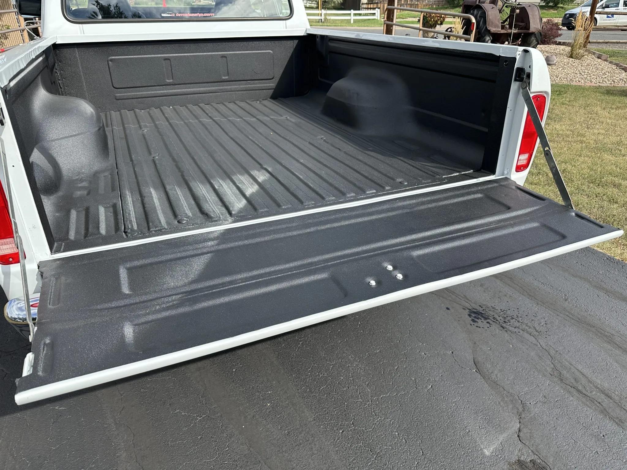 Modified 1975 Ford F-250 SuperCab 4×4