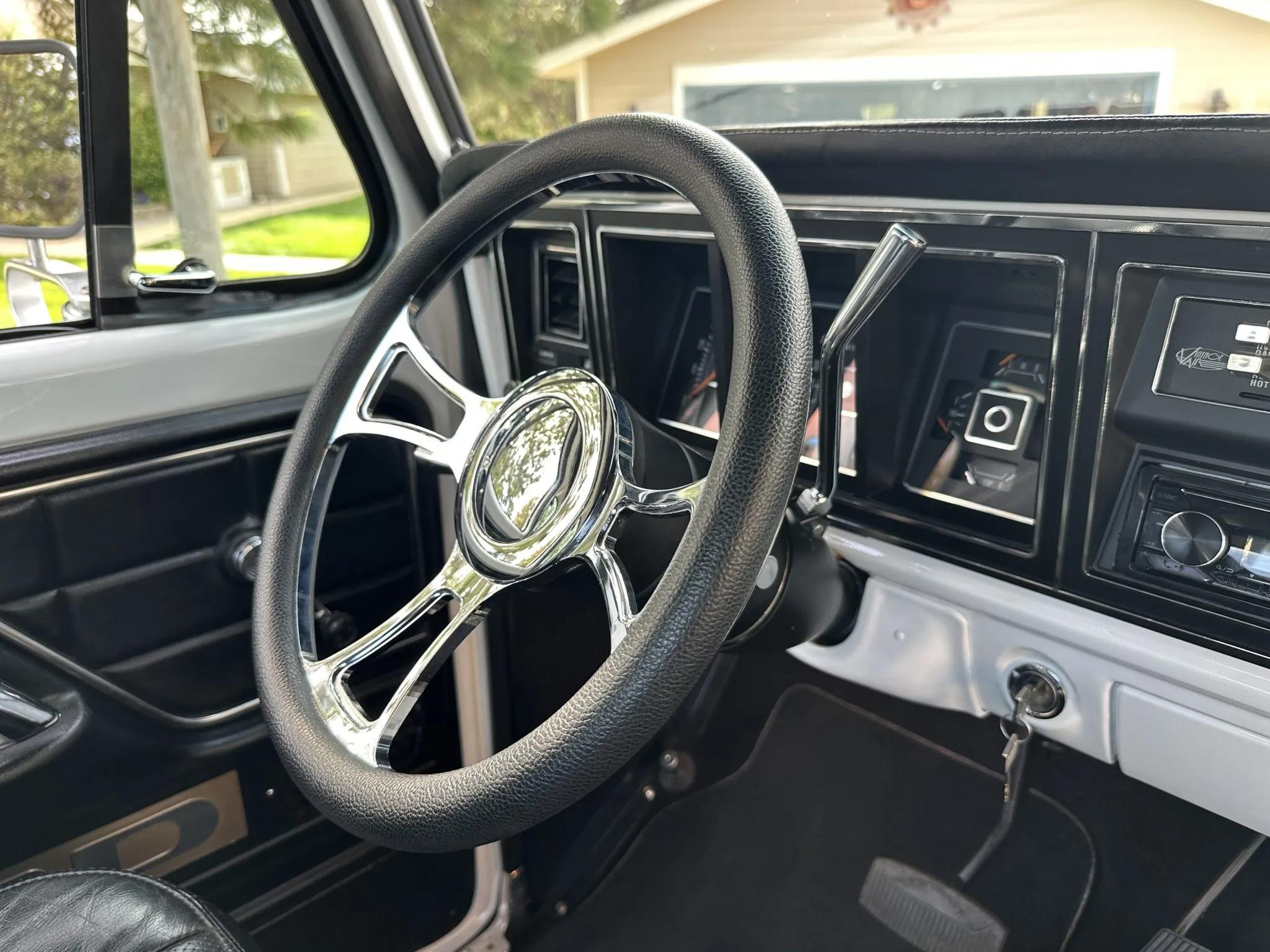 Modified 1975 Ford F-250 SuperCab 4×4