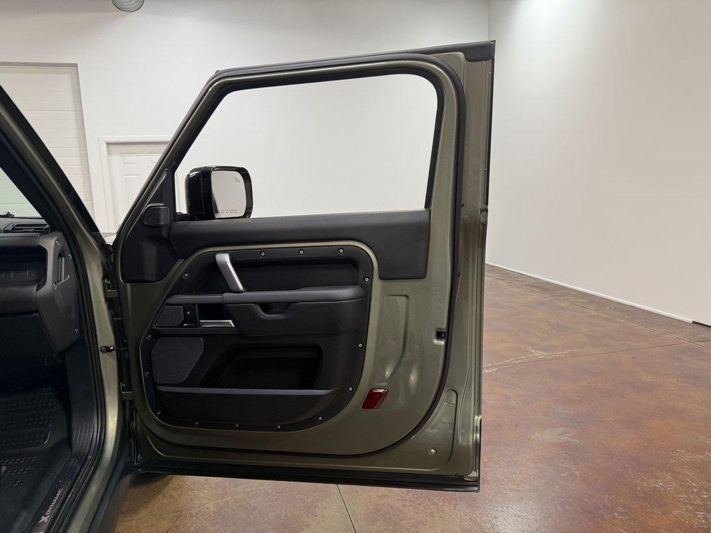 2024 Land Rover Defender 90 X-Dynamic SE