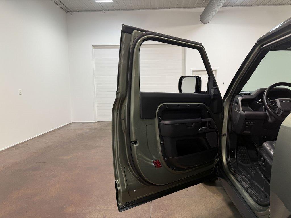 2024 Land Rover Defender 90 X-Dynamic SE