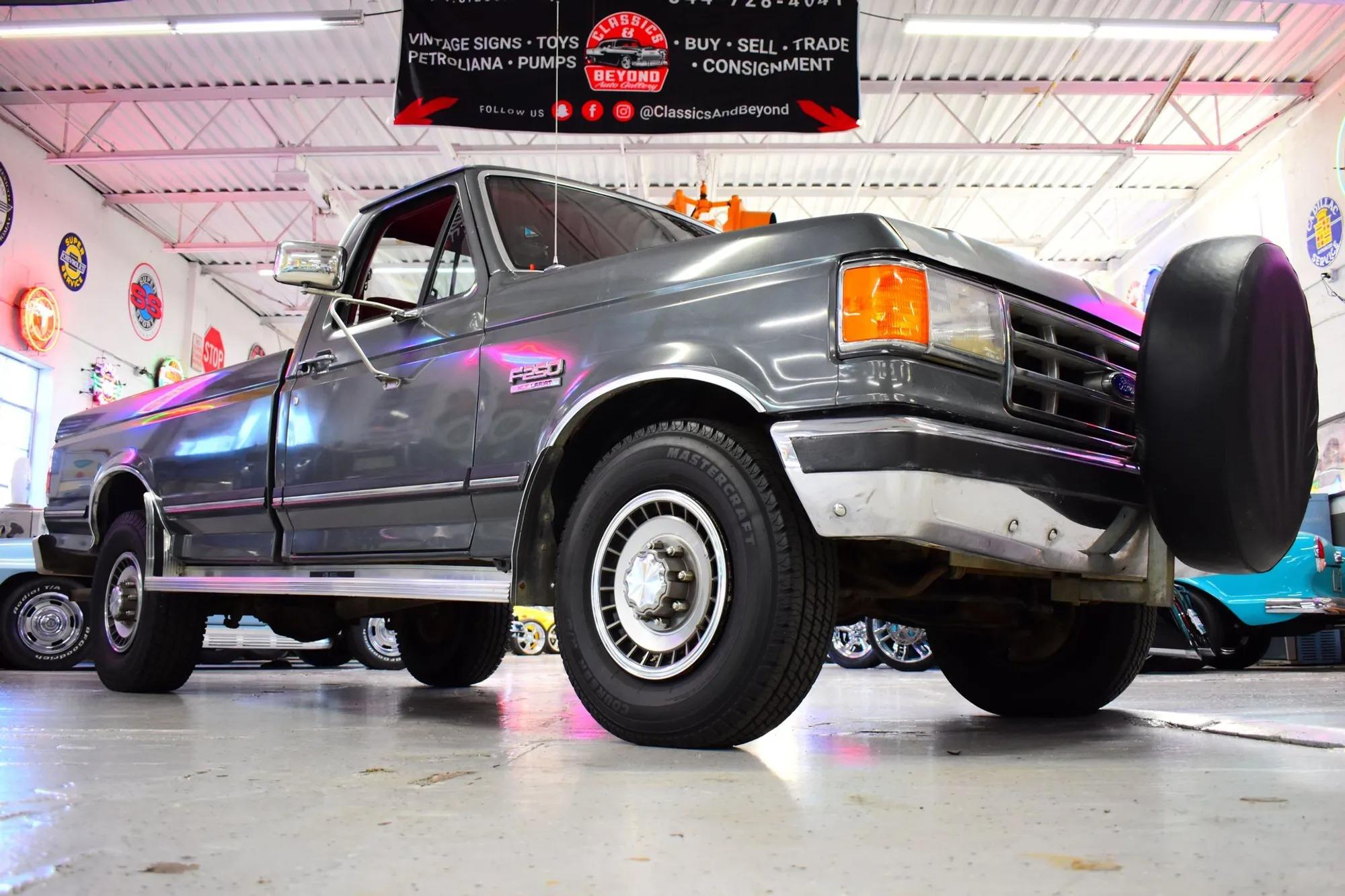 67k-Mile 1987 Ford F-250 XLT Lariat - 3