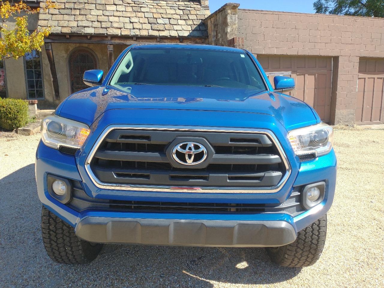 2017 Toyota Tacoma SR5 - 3
