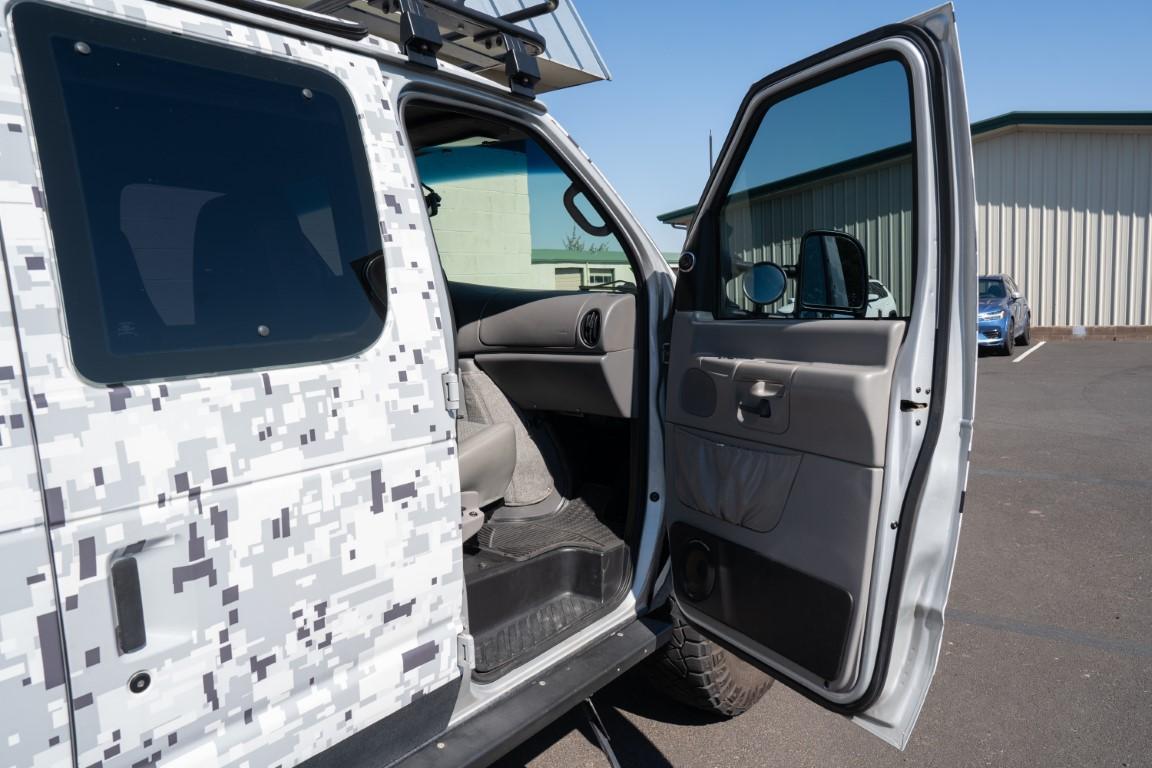 Modified 2002 Ford E-250 Overlander