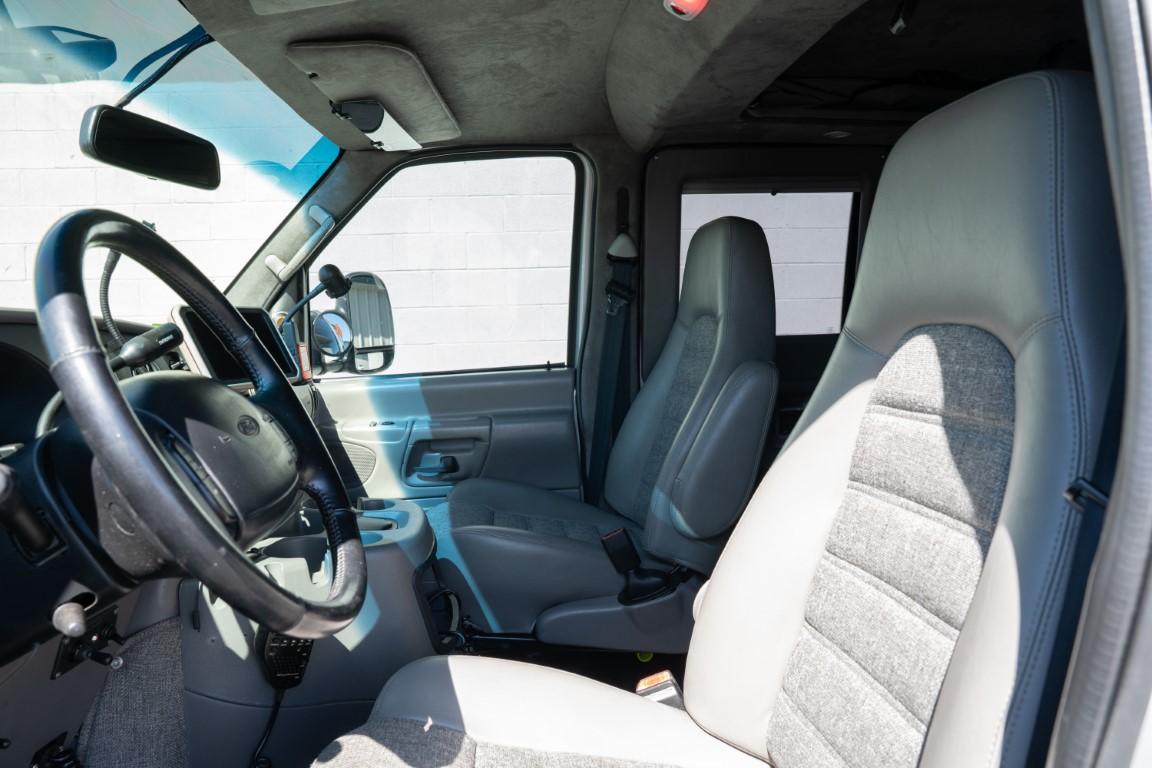 Modified 2002 Ford E-250 Overlander