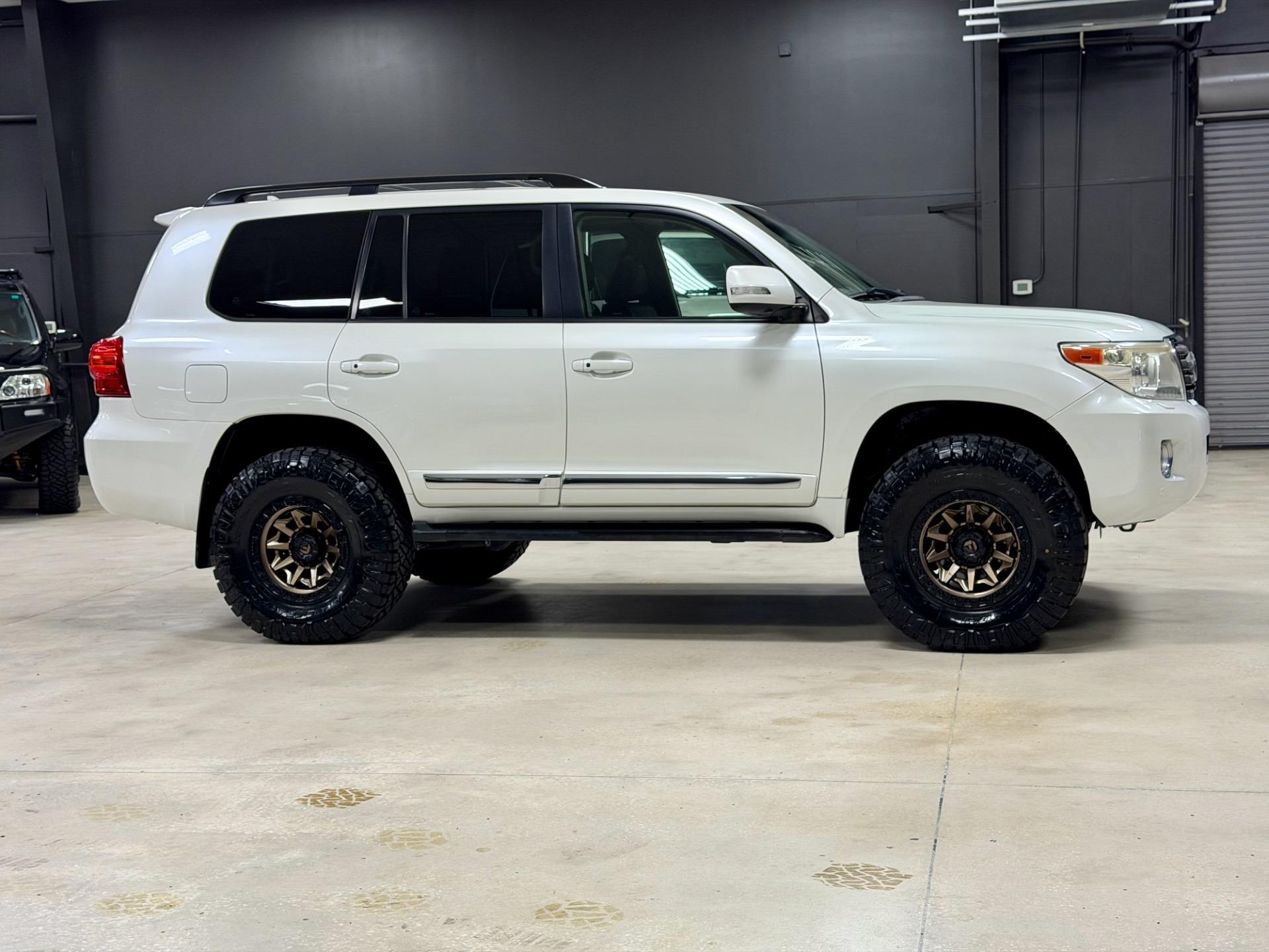 2013 Toyota Land Cruiser - 3