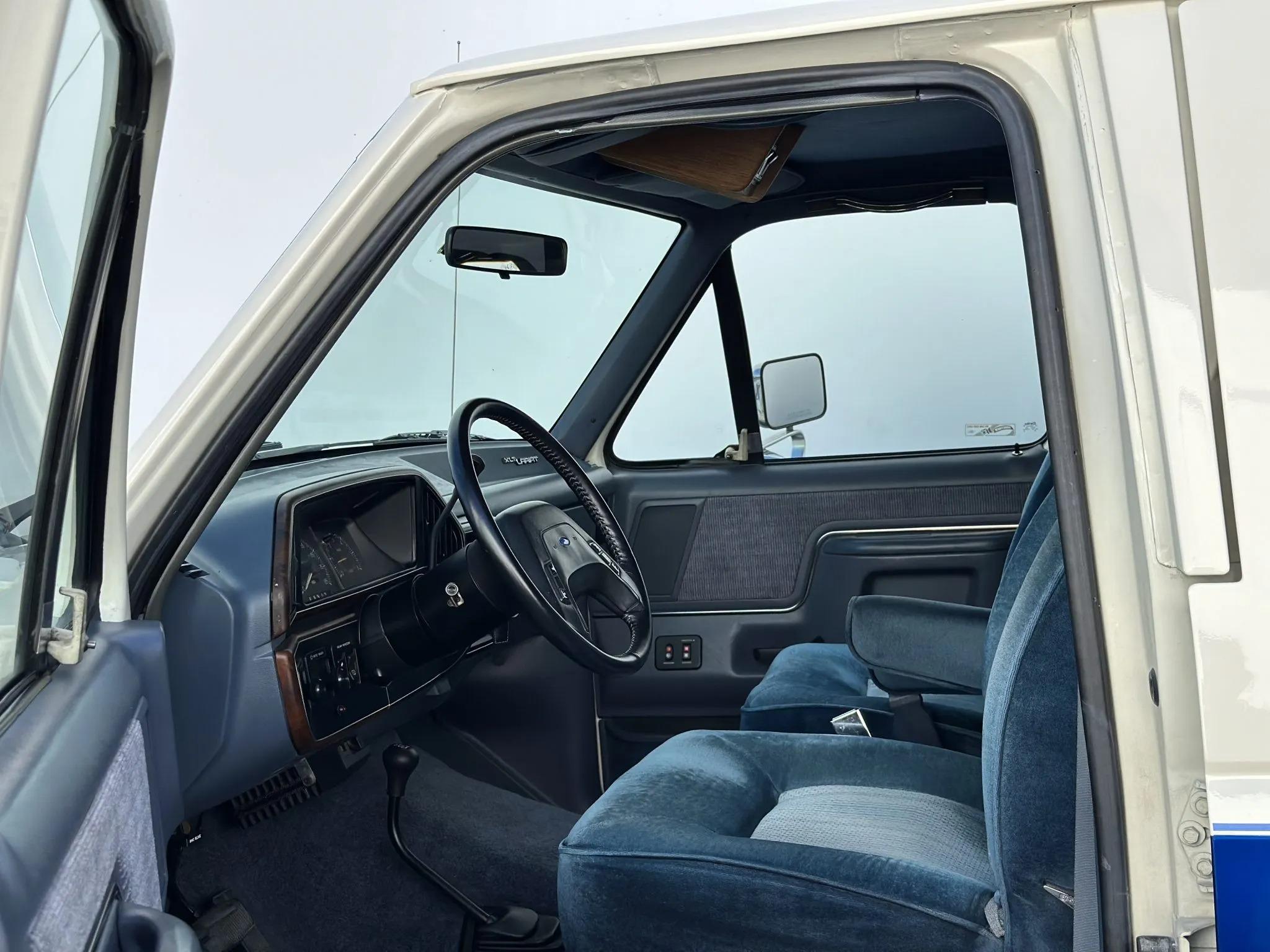1990 Ford C-350 Centurion
