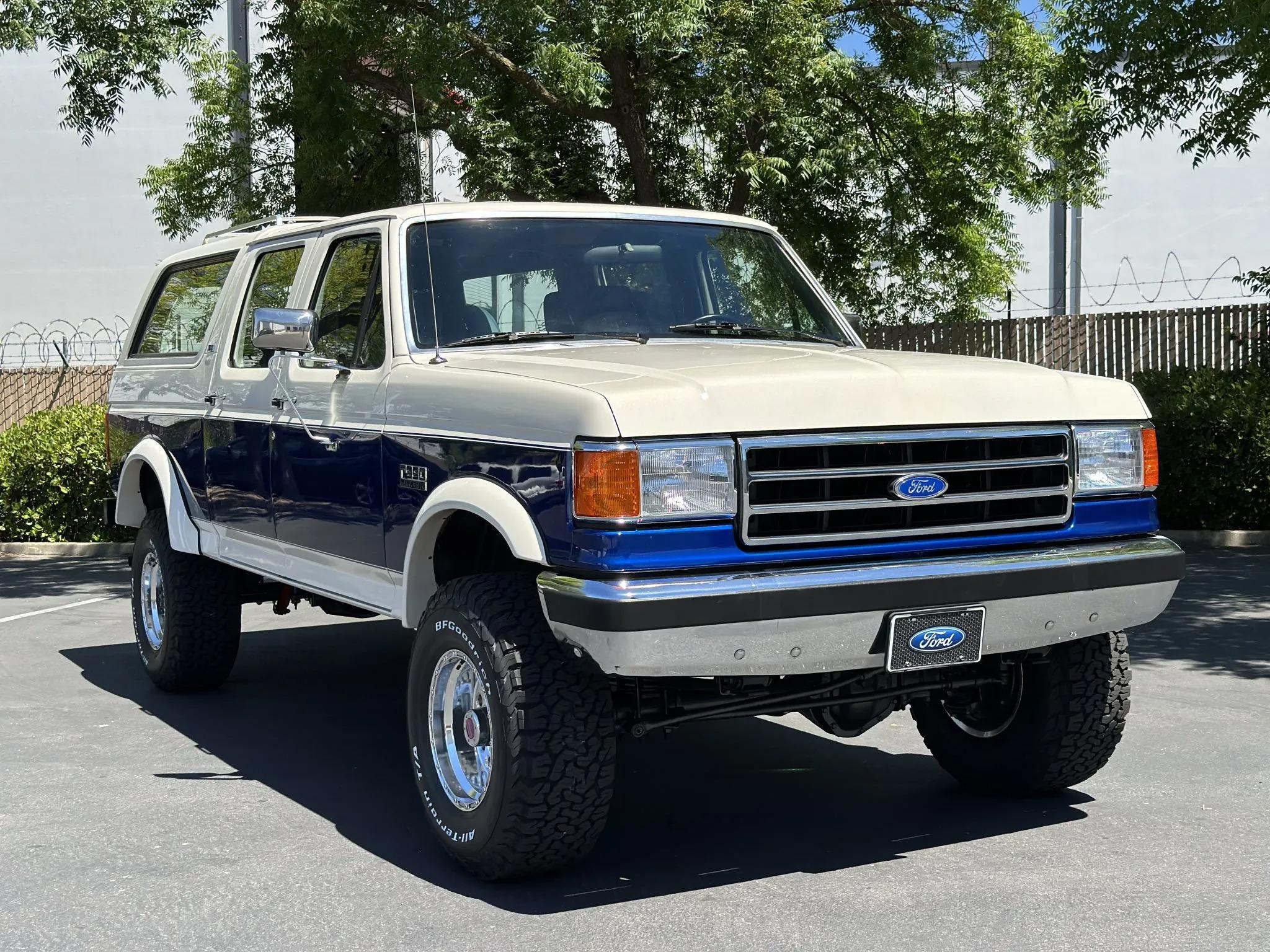 1990 Ford C-350 Centurion - 2