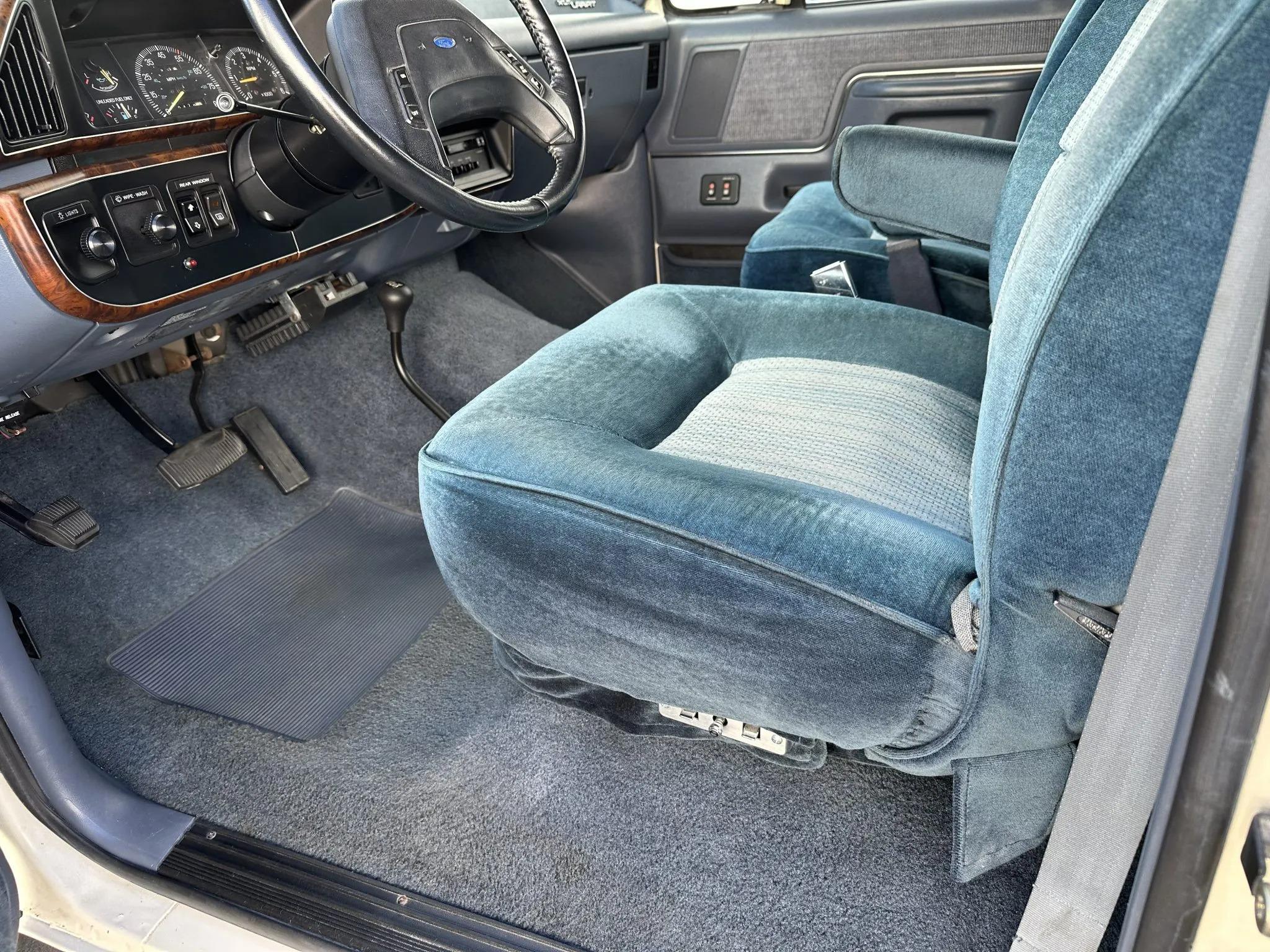 1990 Ford C-350 Centurion