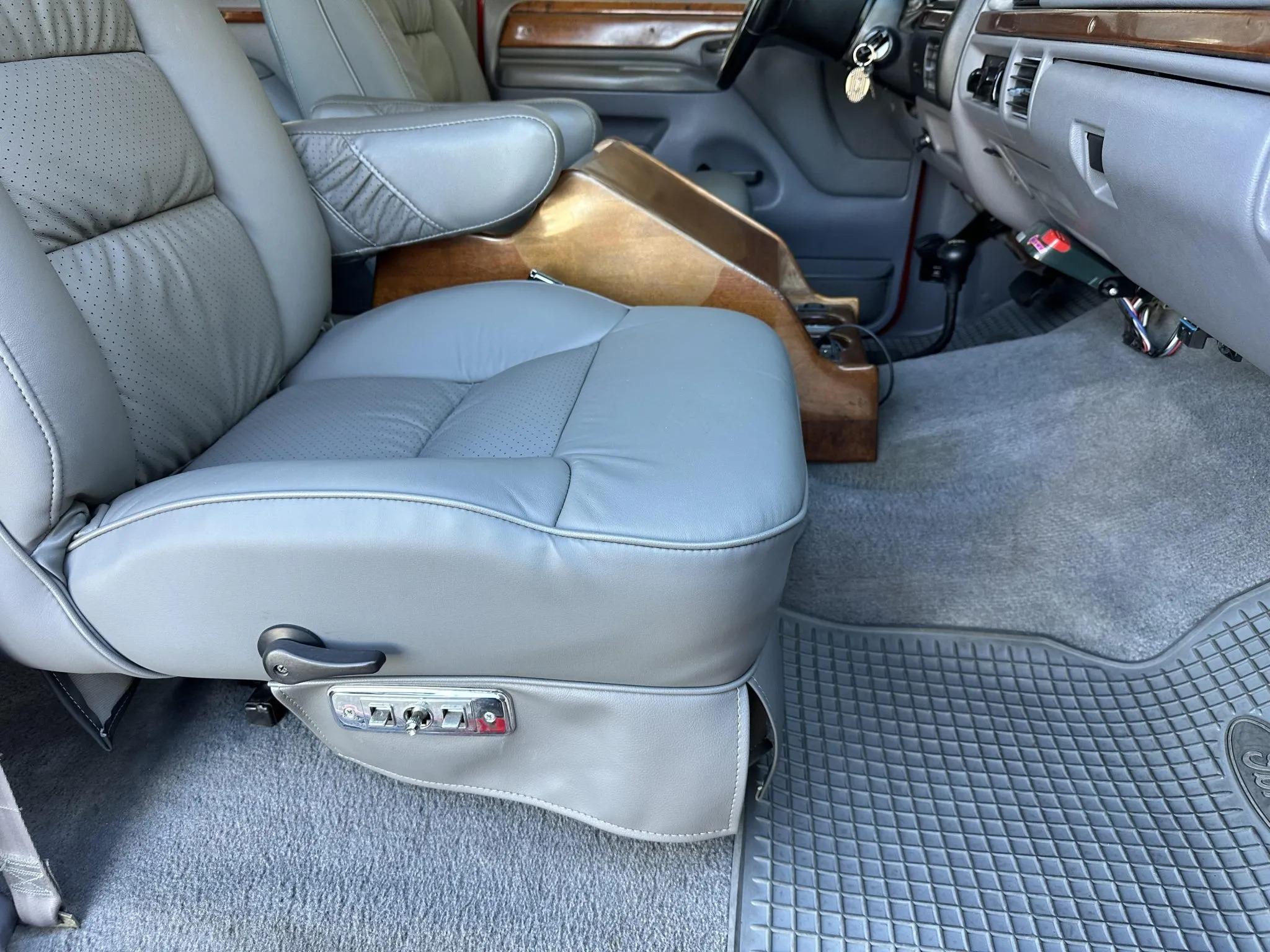 1995 Ford C-350 Centurion