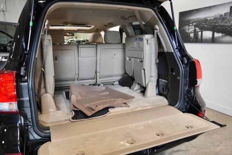 2011 Toyota Land Cruiser