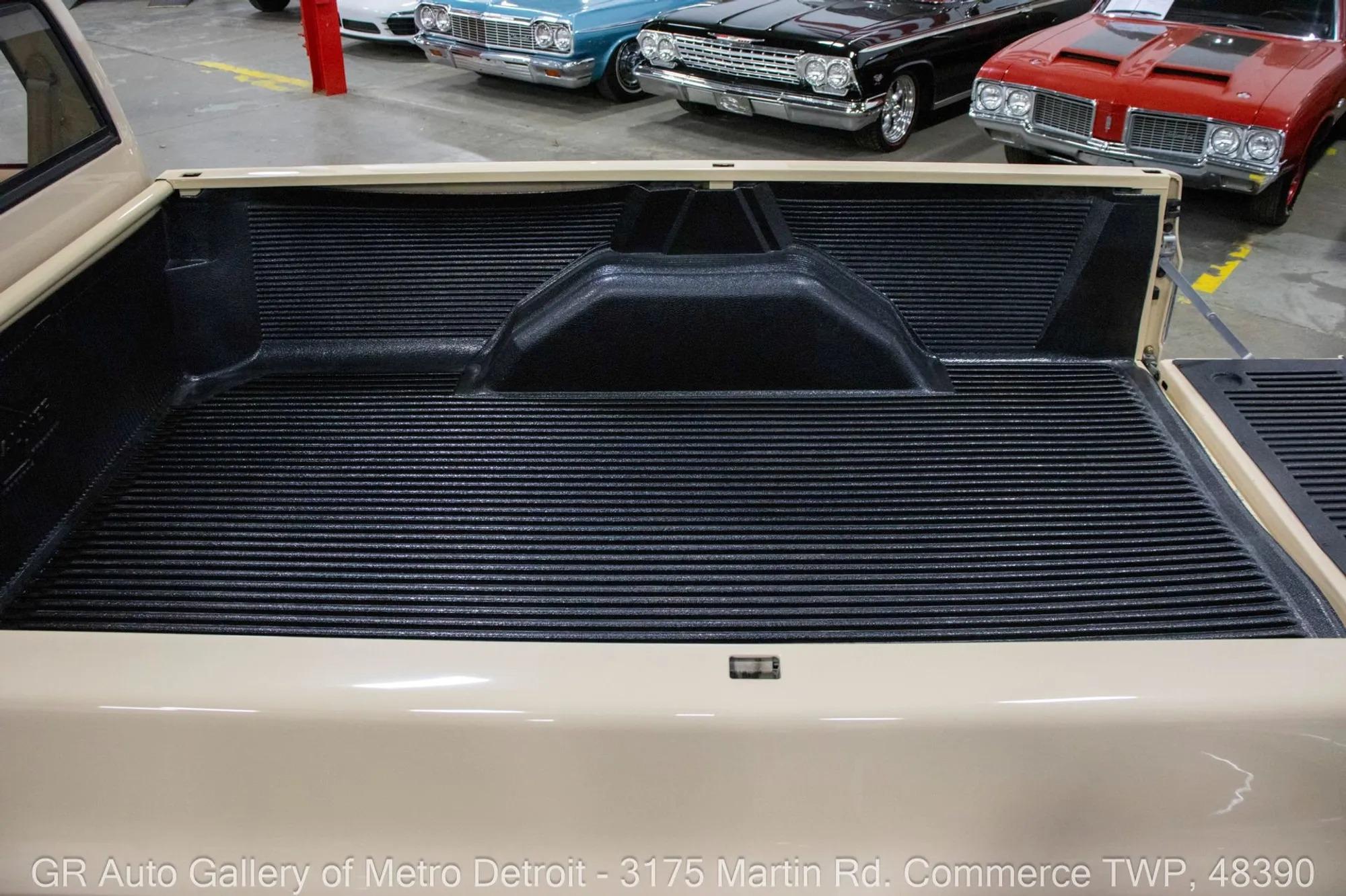 1987 Chevrolet R/V 10 Series V10