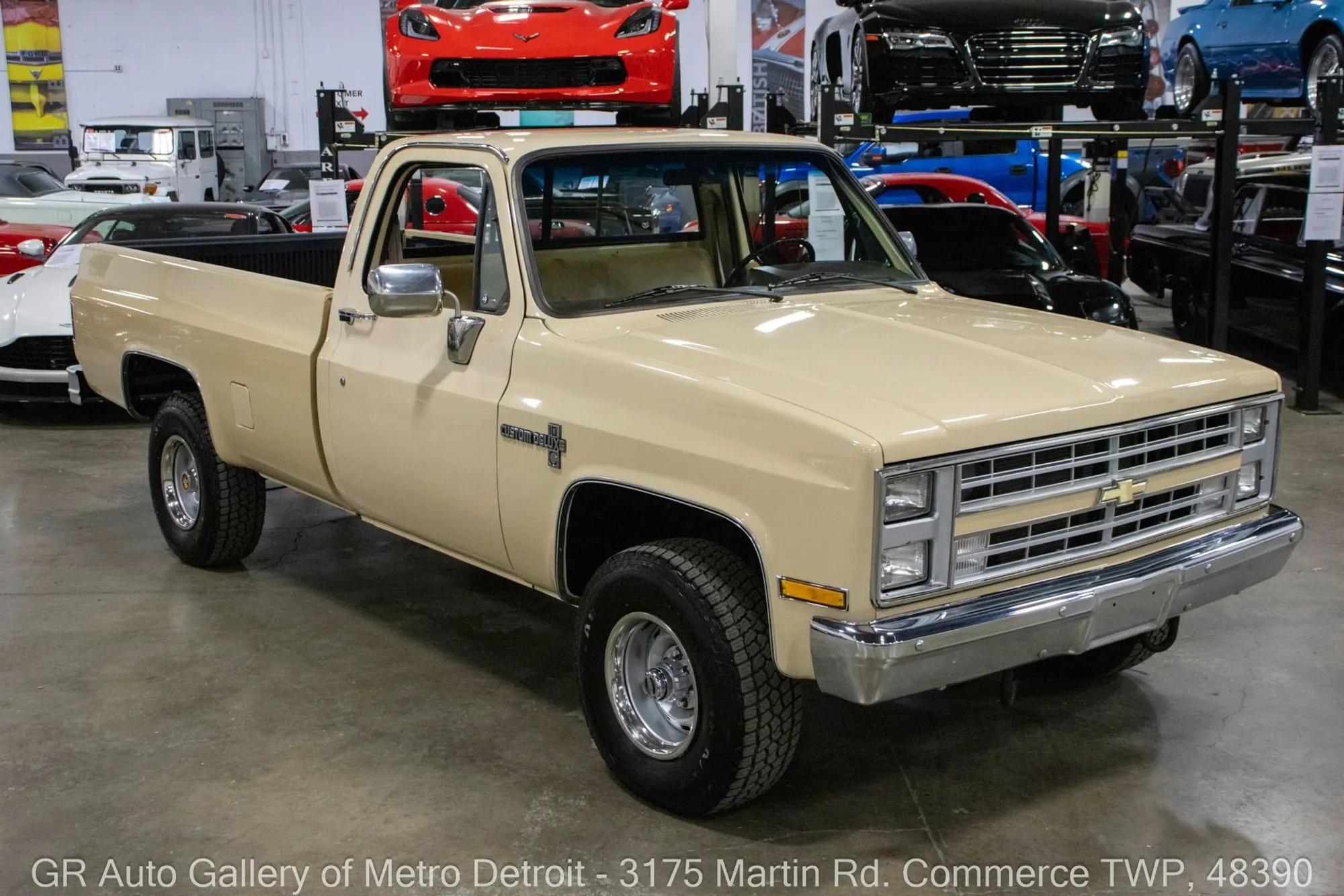 1987 Chevrolet R/V 10 Series V10 - 5