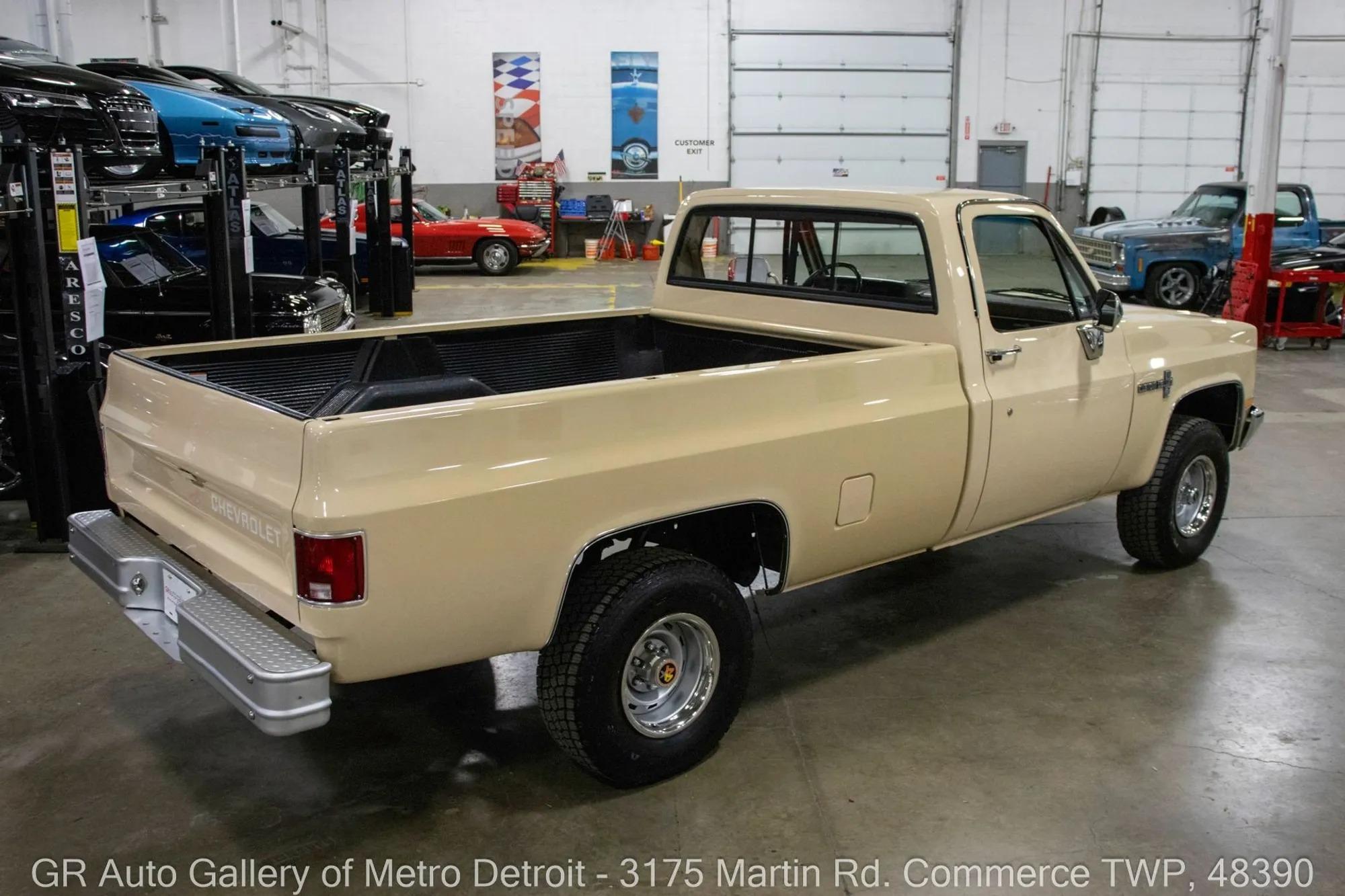 1987 Chevrolet R/V 10 Series V10 - 3