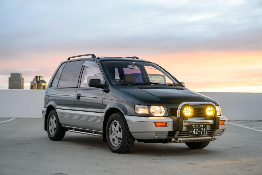 1992 Mitsubishi RVR X