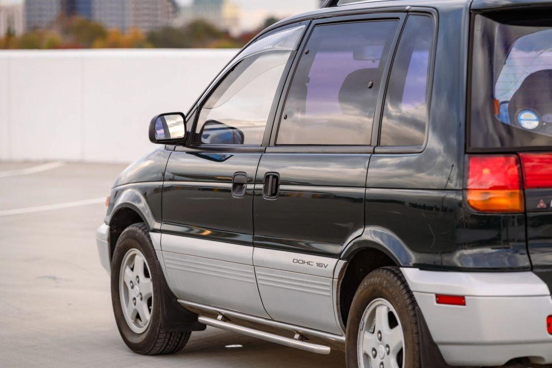 1992 Mitsubishi RVR X