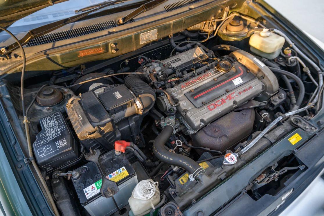 1992 Mitsubishi RVR X