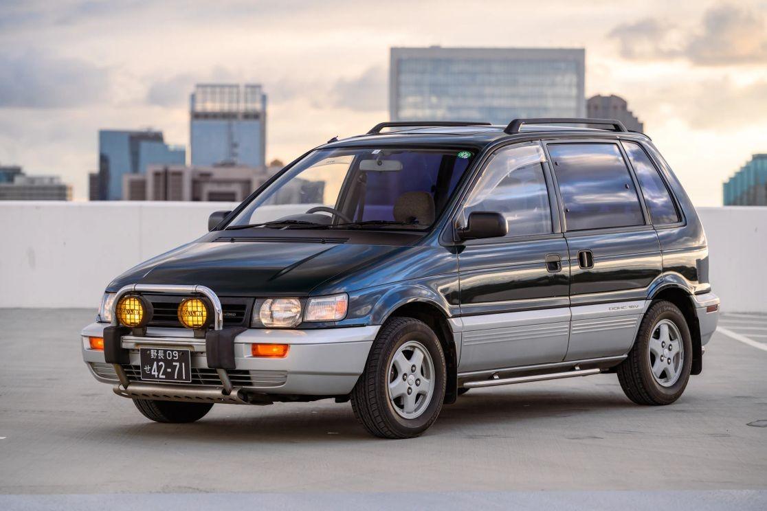 1992 Mitsubishi RVR X