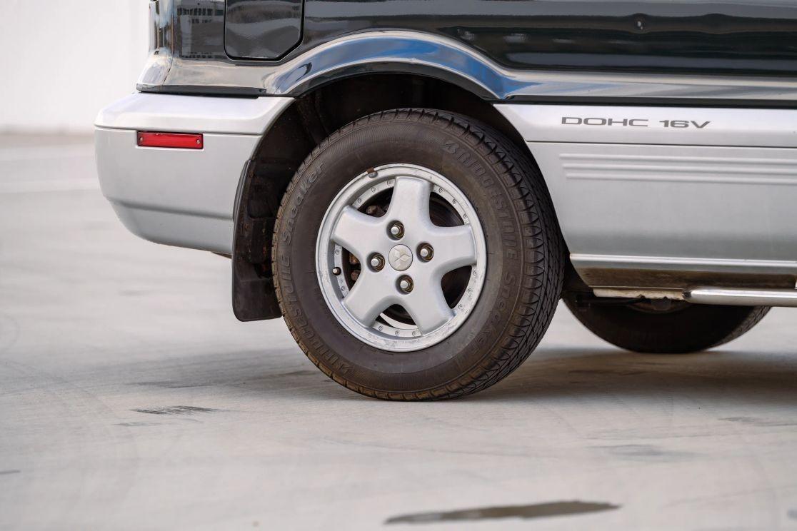 1992 Mitsubishi RVR X