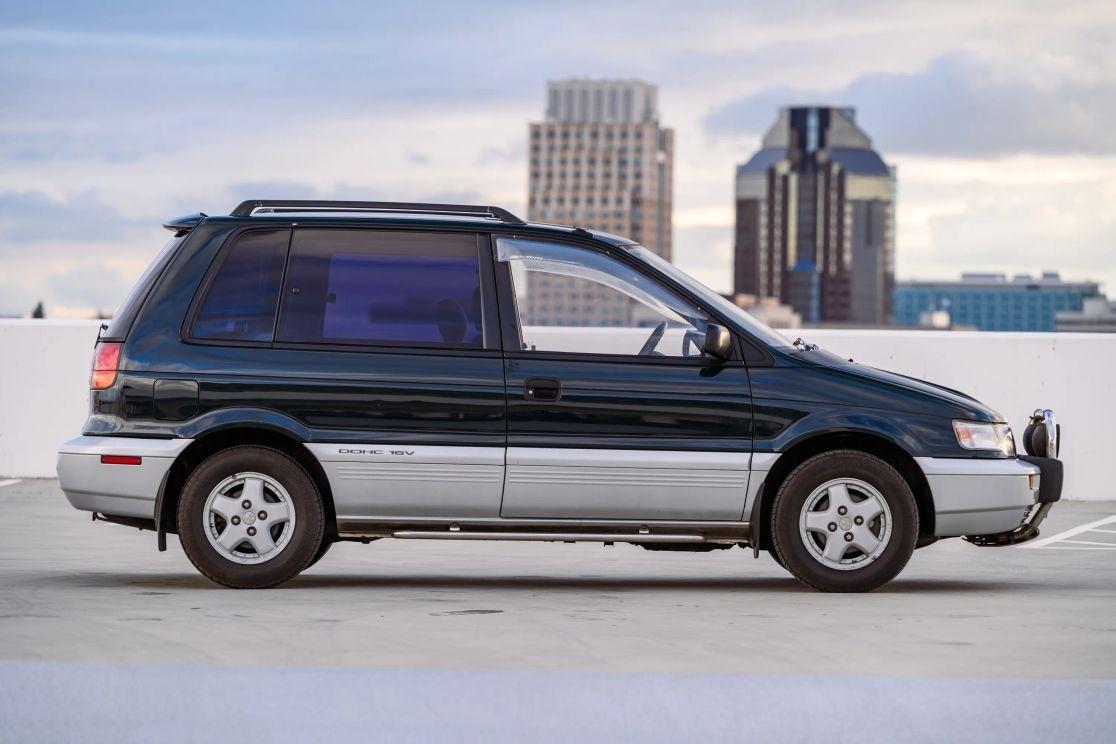 1992 Mitsubishi RVR X